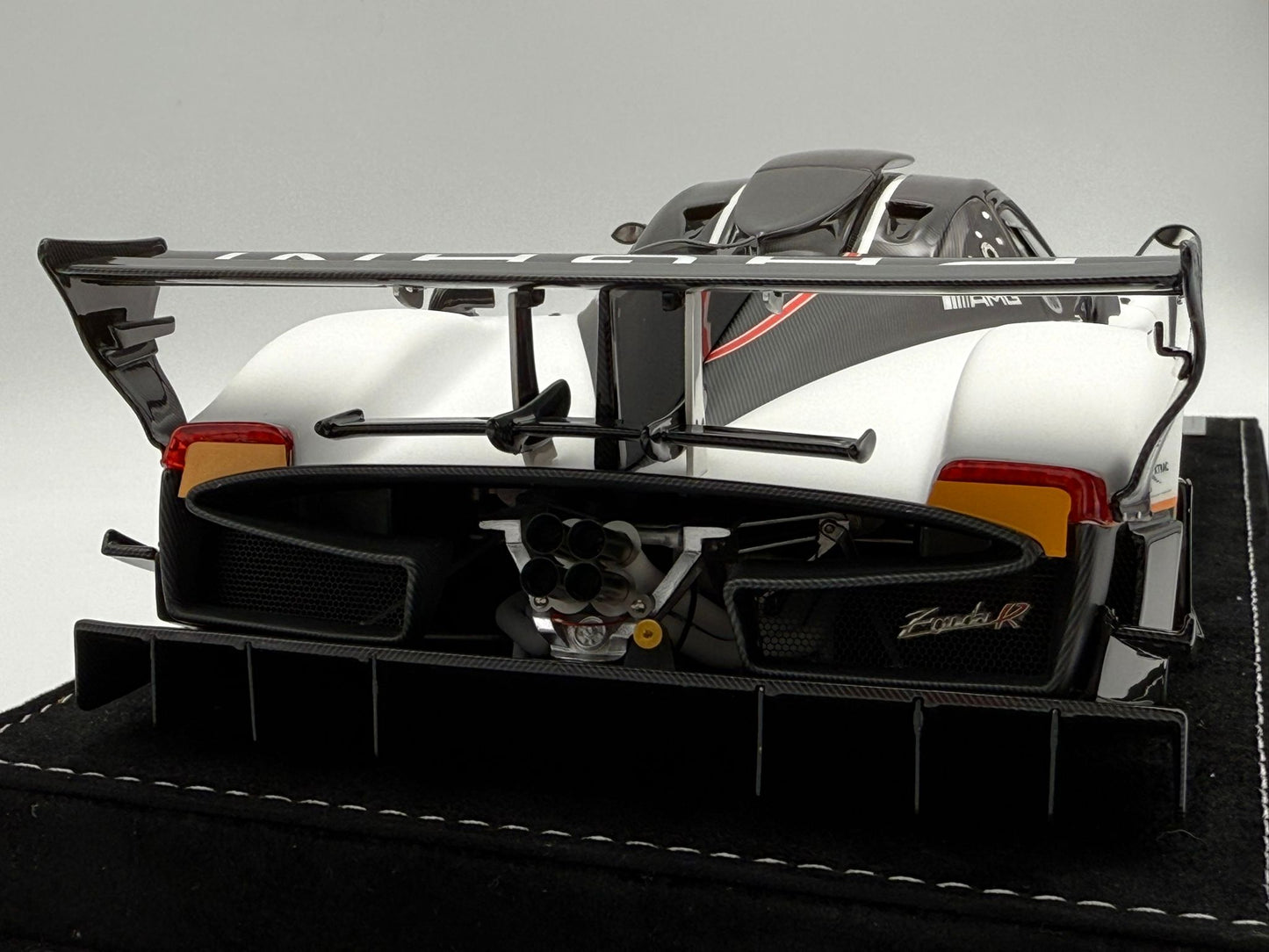 Henson & Heaven 1:18 Pagani Zonda R (White w/ Black Carbon)