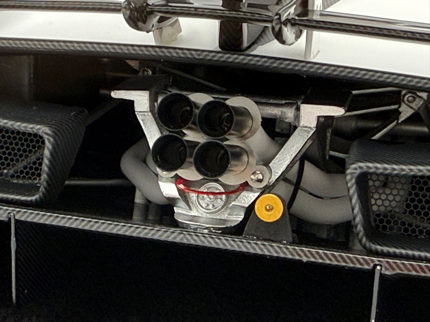 Henson & Heaven 1:18 Pagani Zonda R (White w/ Black Carbon)