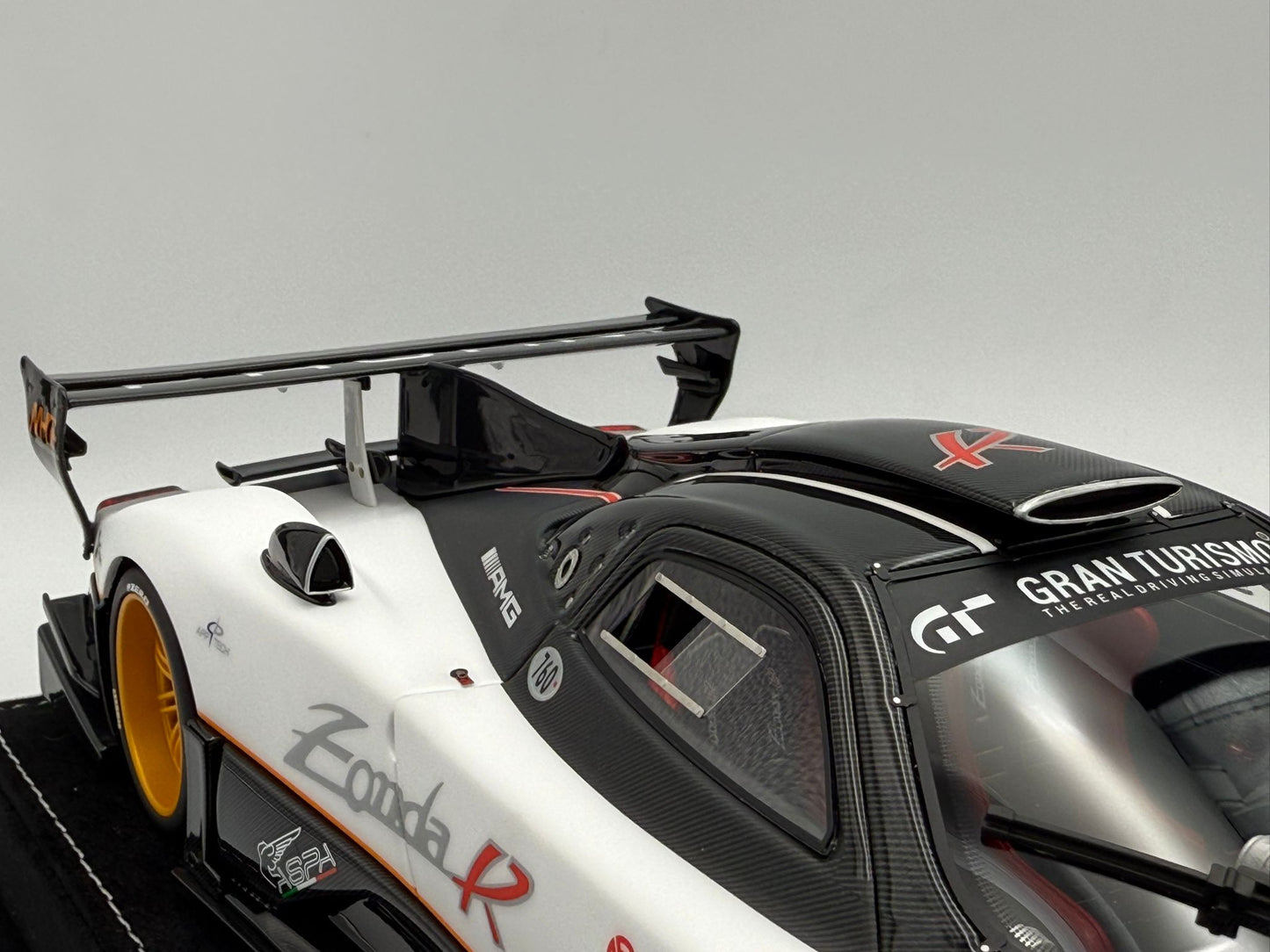 Henson & Heaven 1:18 Pagani Zonda R (White w/ Black Carbon)