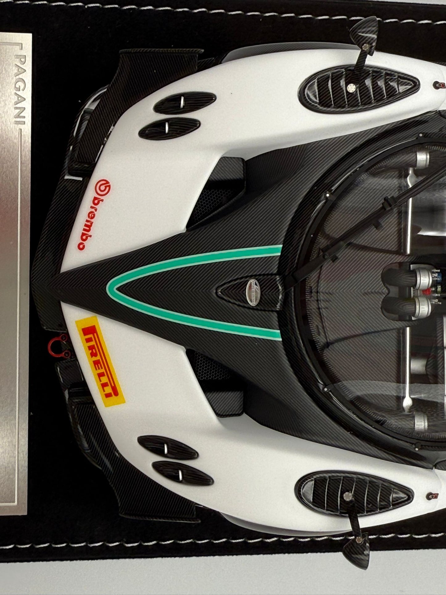 Henson & Heaven 1:18 Pagani Zonda R (White w/ Black Carbon)