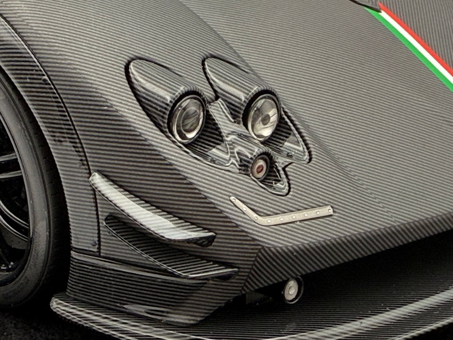 Henson & Heaven 1:18 Pagani Zonda Absolute