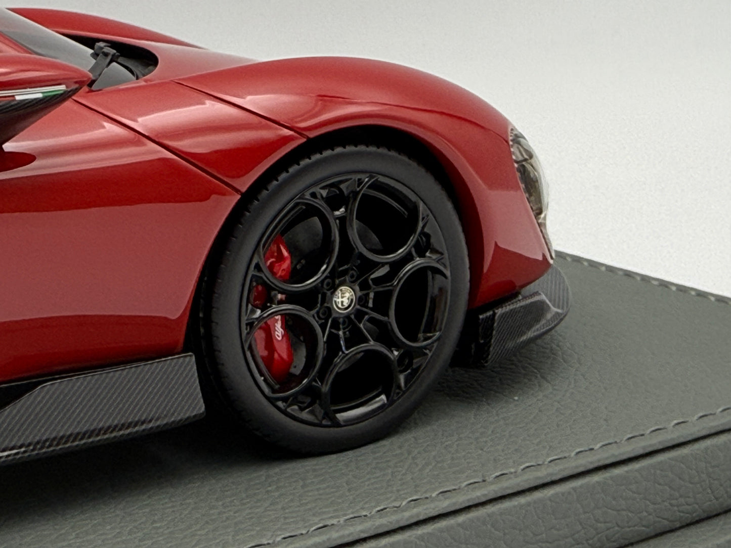 BBR 1:18 Alfa Romeo 33 Stradale (Rosso Alfa)