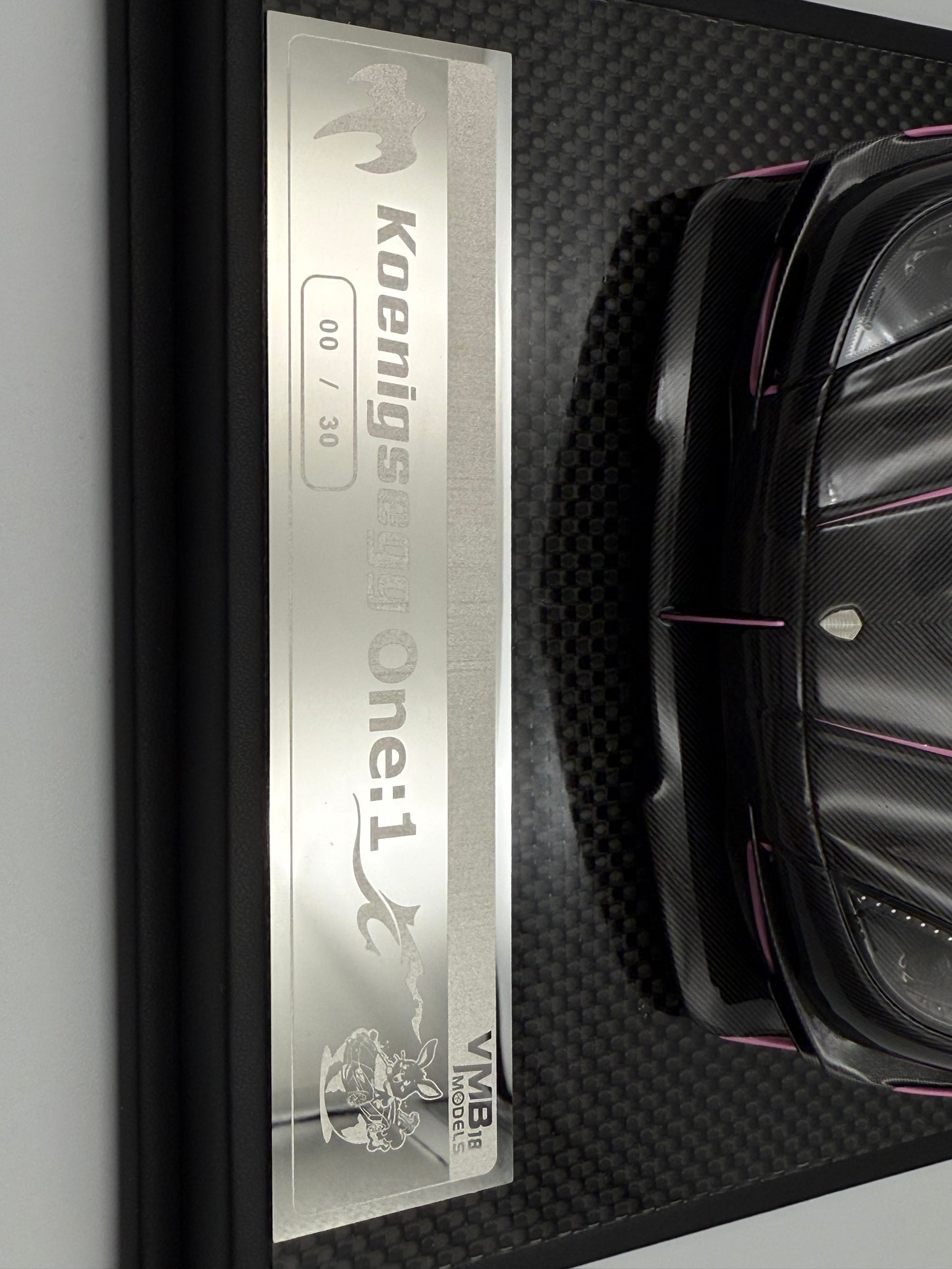 PREORDER VMB 1:18 Koenigsegg One:1 JC (Carbon/Pink)