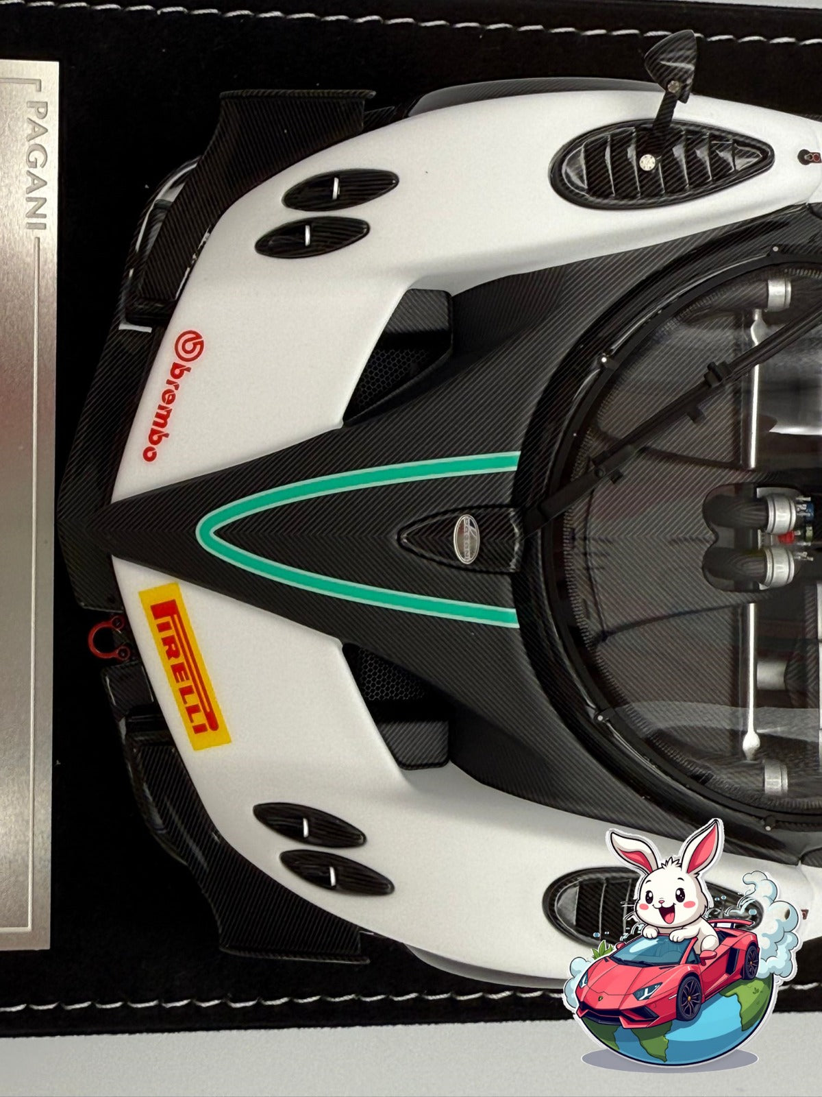 Henson & Heaven 1:18 Pagani Zonda R (White w/ Black Carbon)