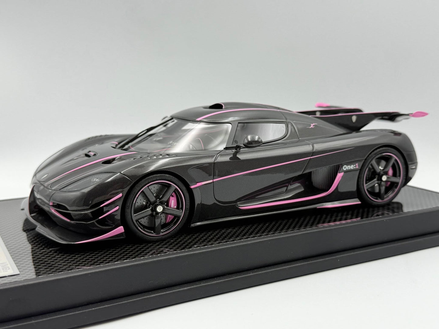 [Consignment Unit] VMB x Miniature Planet 1:18 Koenigsegg One:1 JC (Carbon Fiber/Pink)