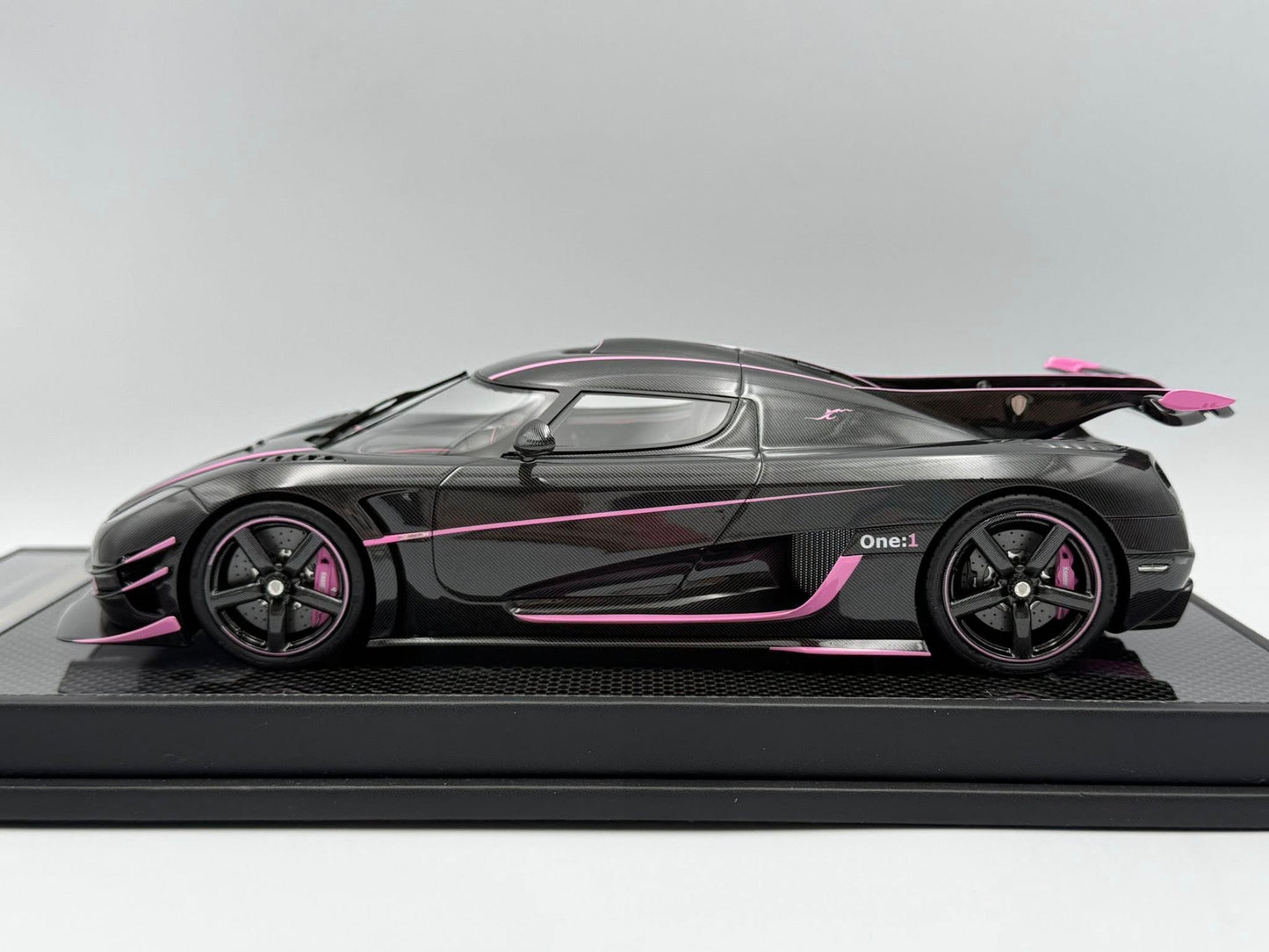 [Consignment Unit] VMB x Miniature Planet 1:18 Koenigsegg One:1 JC (Carbon Fiber/Pink)