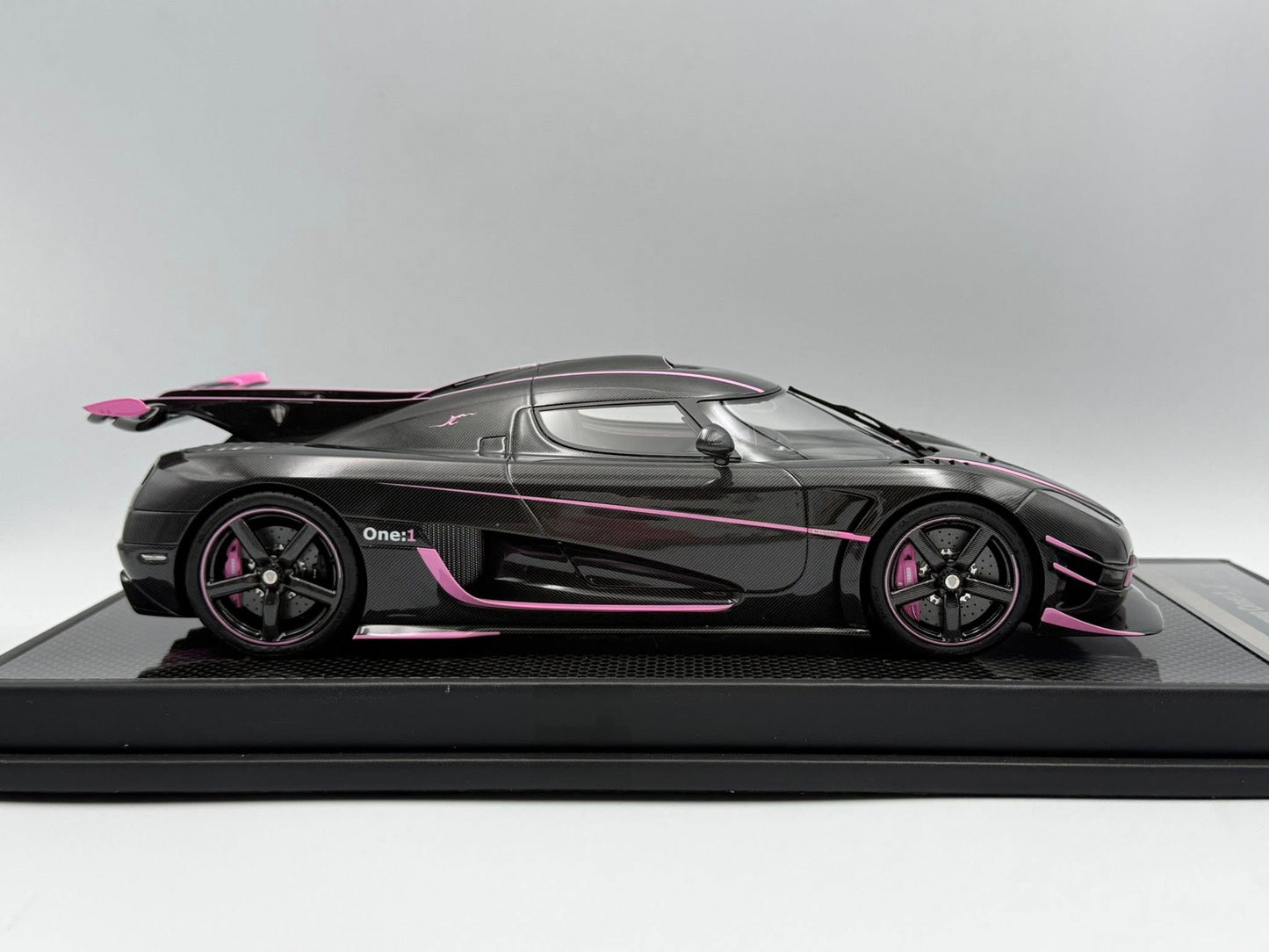 [Consignment Unit] VMB x Miniature Planet 1:18 Koenigsegg One:1 JC (Carbon Fiber/Pink)