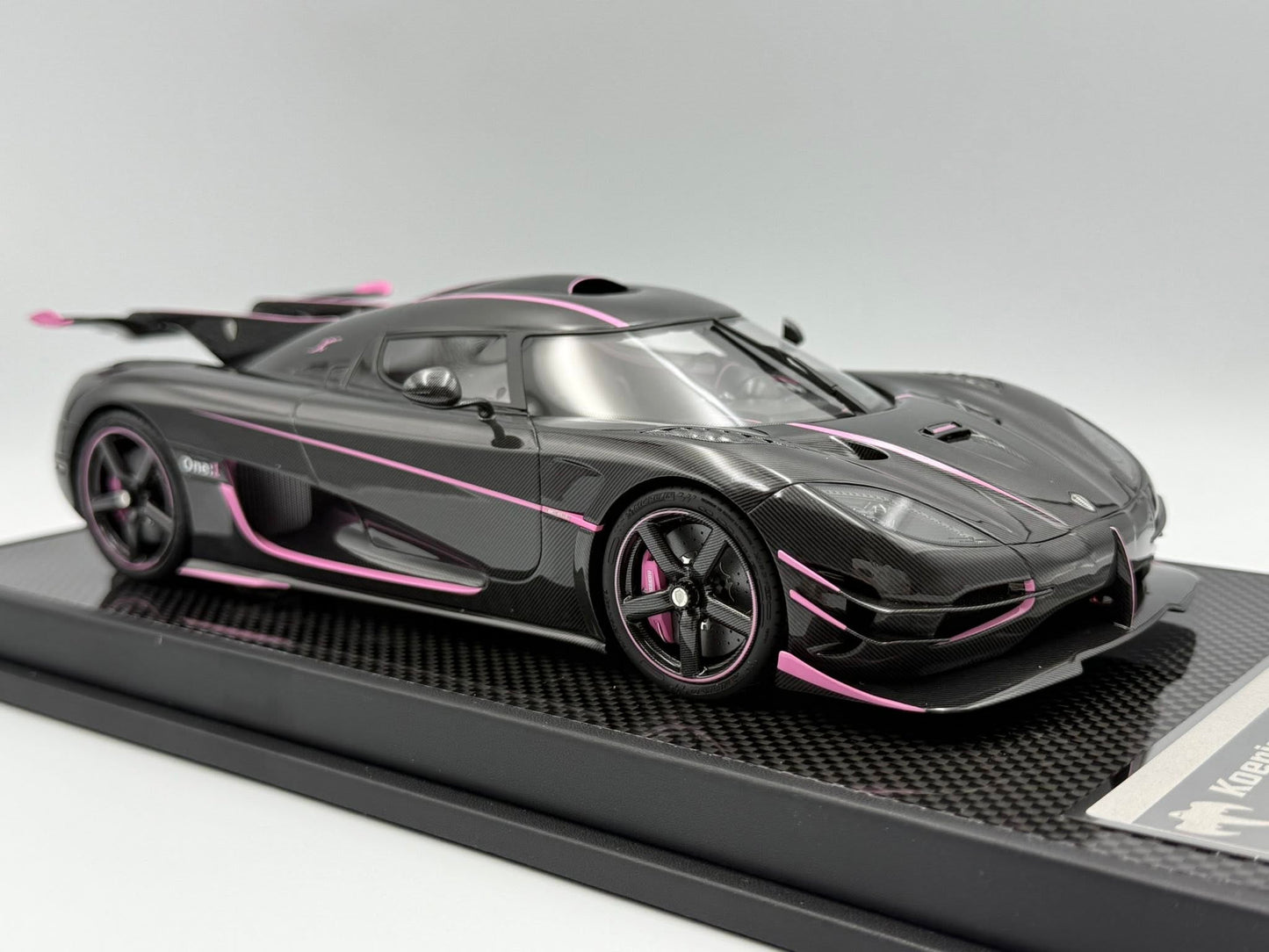 [Consignment Unit] VMB x Miniature Planet 1:18 Koenigsegg One:1 JC (Carbon Fiber/Pink)