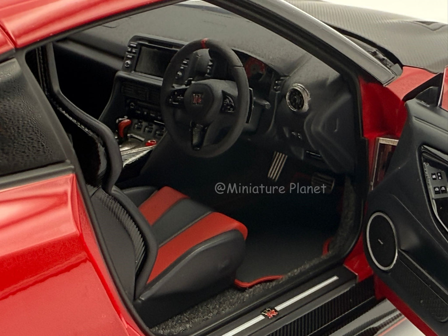 AUTOart 1:18 Nissan GT-R R35 Nismo (Red)