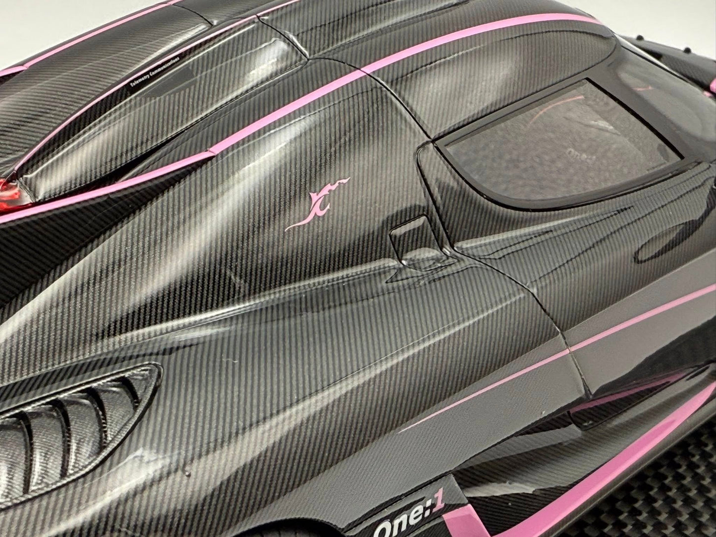 [Consignment Unit] VMB x Miniature Planet 1:18 Koenigsegg One:1 JC (Carbon Fiber/Pink)