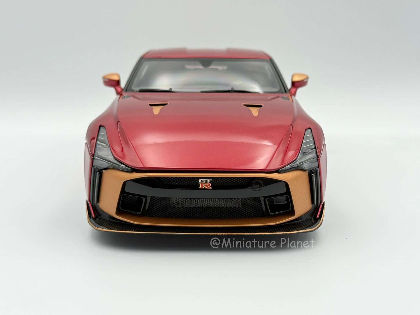 AUTOart 1:18 Nissan GT-R50 Italdesign (Metallic Red/Gold)