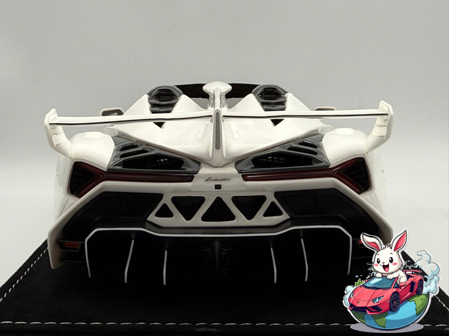 Henson & Heaven 1:18 Lamborghini Veneno Roadster (Ivory White)