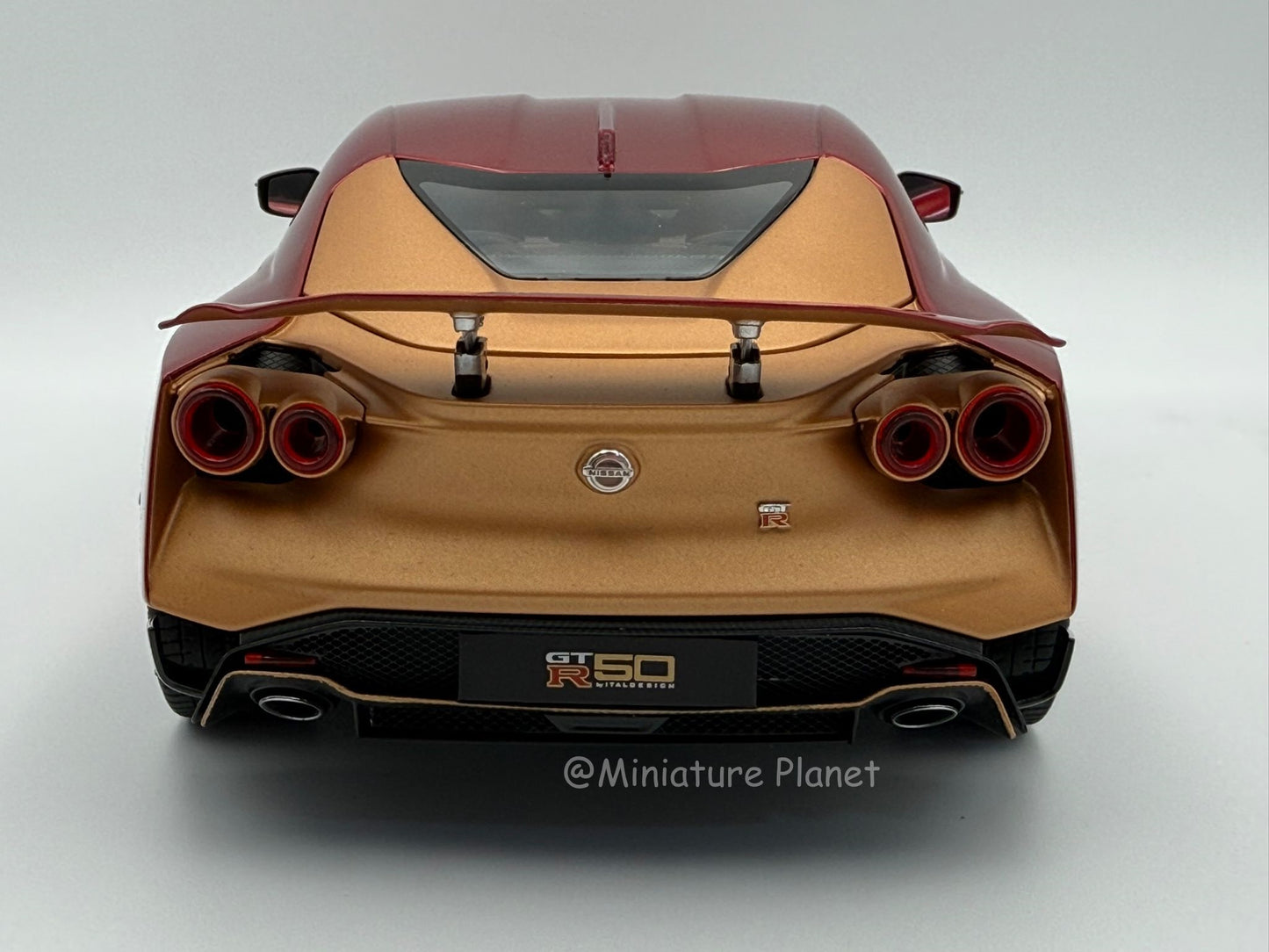 AUTOart 1:18 Nissan GT-R50 Italdesign (Metallic Red/Gold)