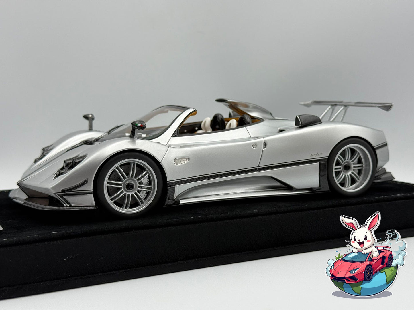 Henson & Heaven 1:18 Pagani Zonda Cinque Roadster (Liquid Silver)