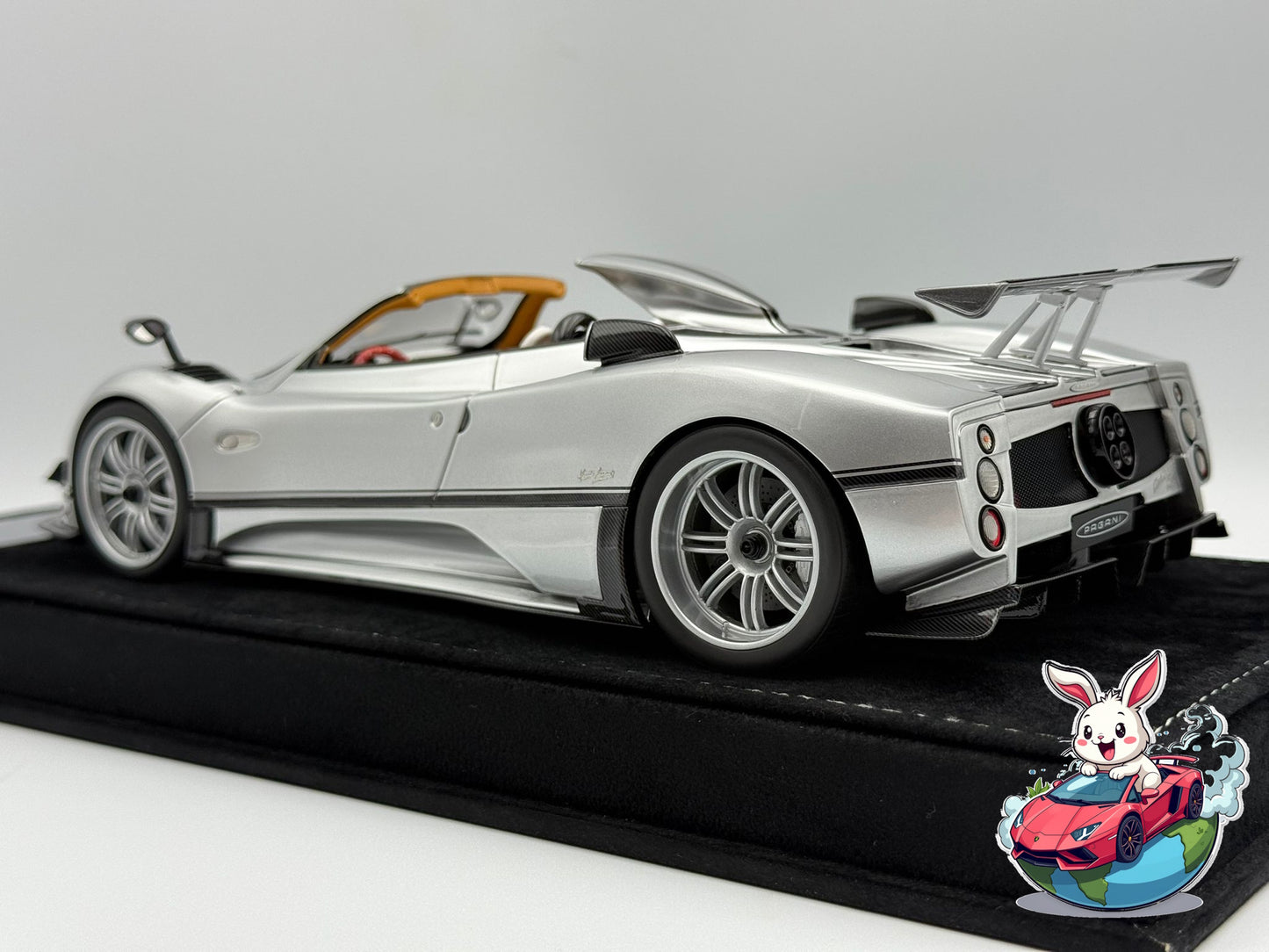 Henson & Heaven 1:18 Pagani Zonda Cinque Roadster (Liquid Silver)