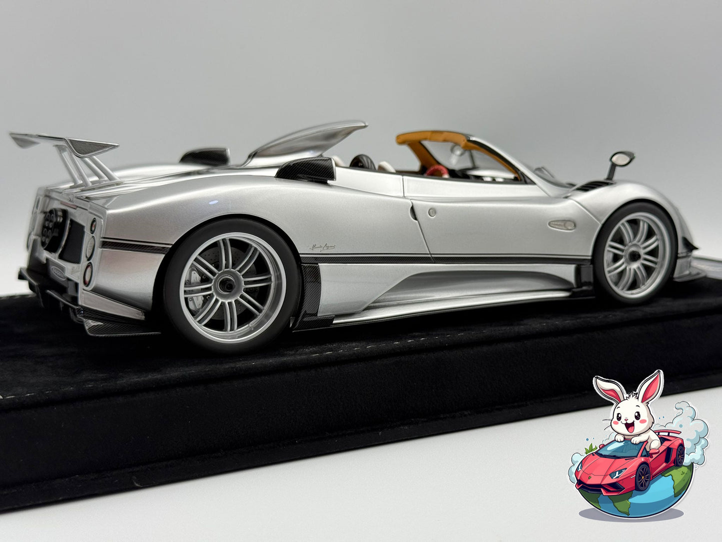 Henson & Heaven 1:18 Pagani Zonda Cinque Roadster (Liquid Silver)