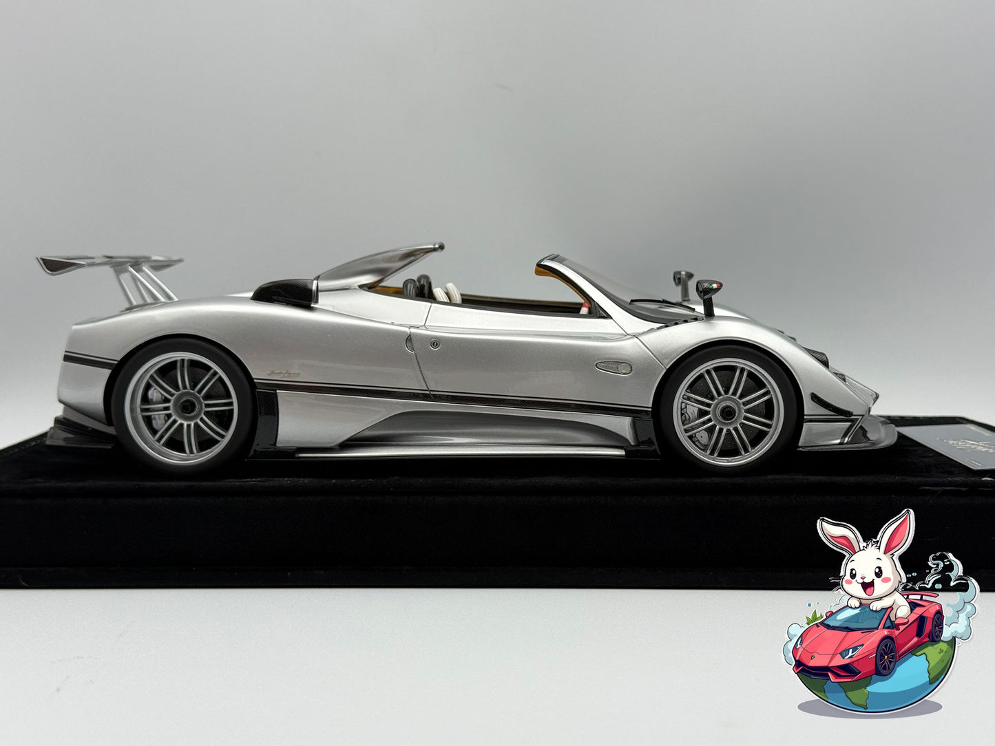 Henson & Heaven 1:18 Pagani Zonda Cinque Roadster (Liquid Silver)