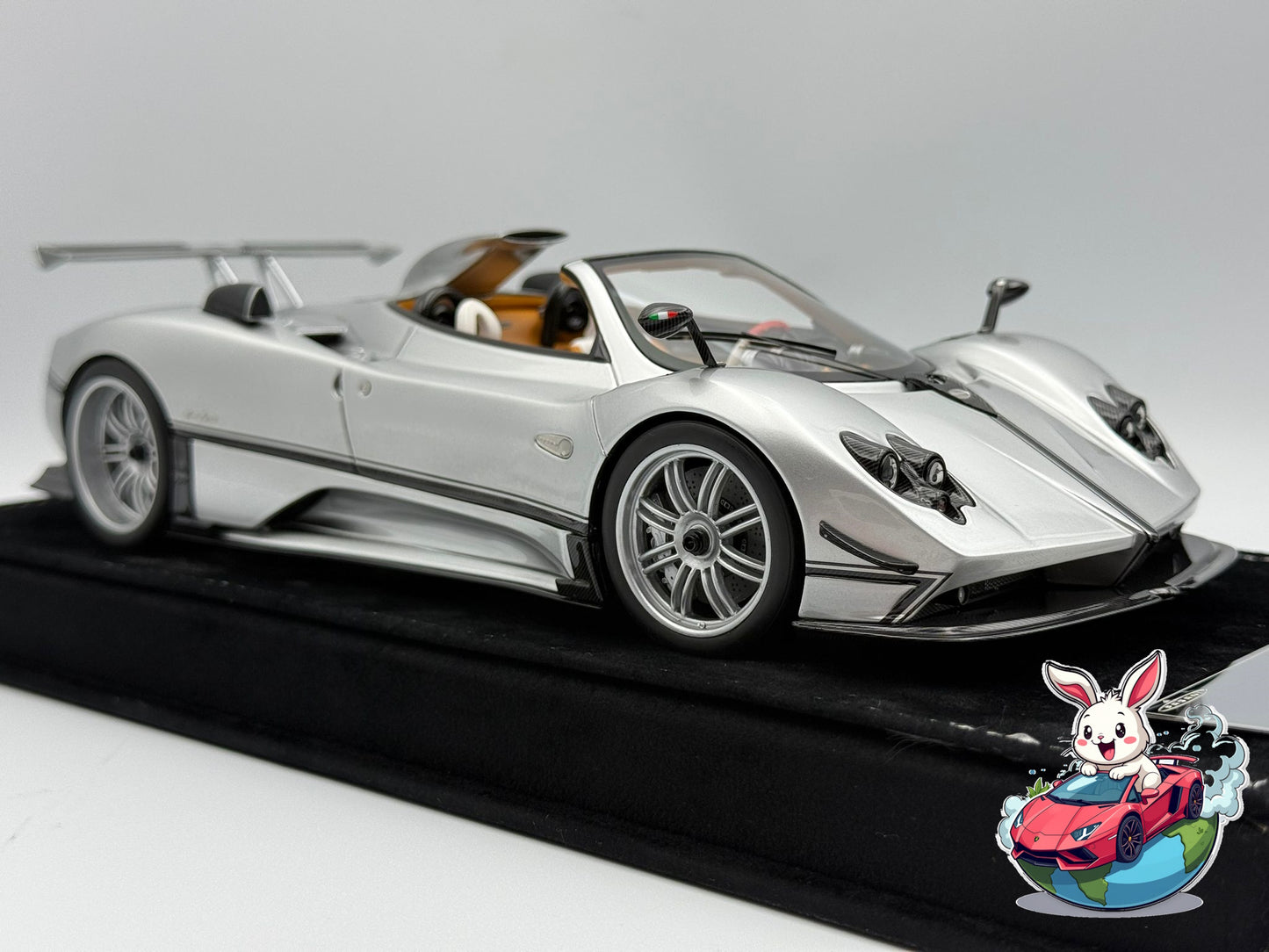 Henson & Heaven 1:18 Pagani Zonda Cinque Roadster (Liquid Silver)