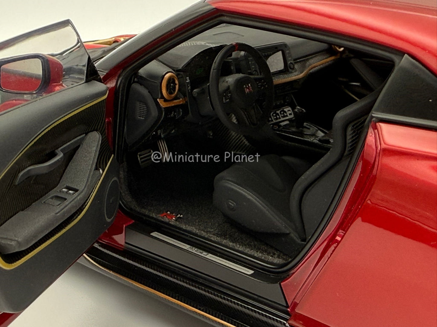 AUTOart 1:18 Nissan GT-R50 Italdesign (Metallic Red/Gold)