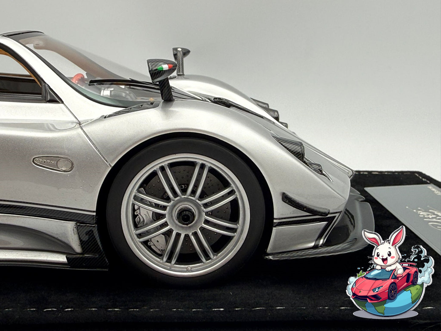 Henson & Heaven 1:18 Pagani Zonda Cinque Roadster (Liquid Silver)