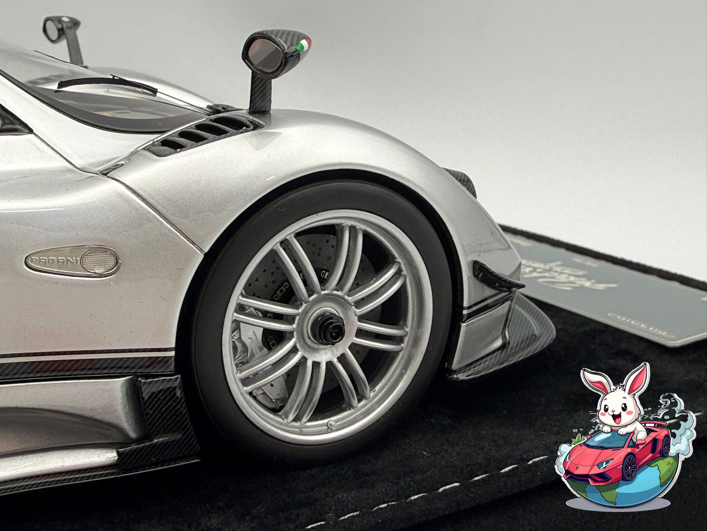 Henson & Heaven 1:18 Pagani Zonda Cinque Roadster (Liquid Silver)