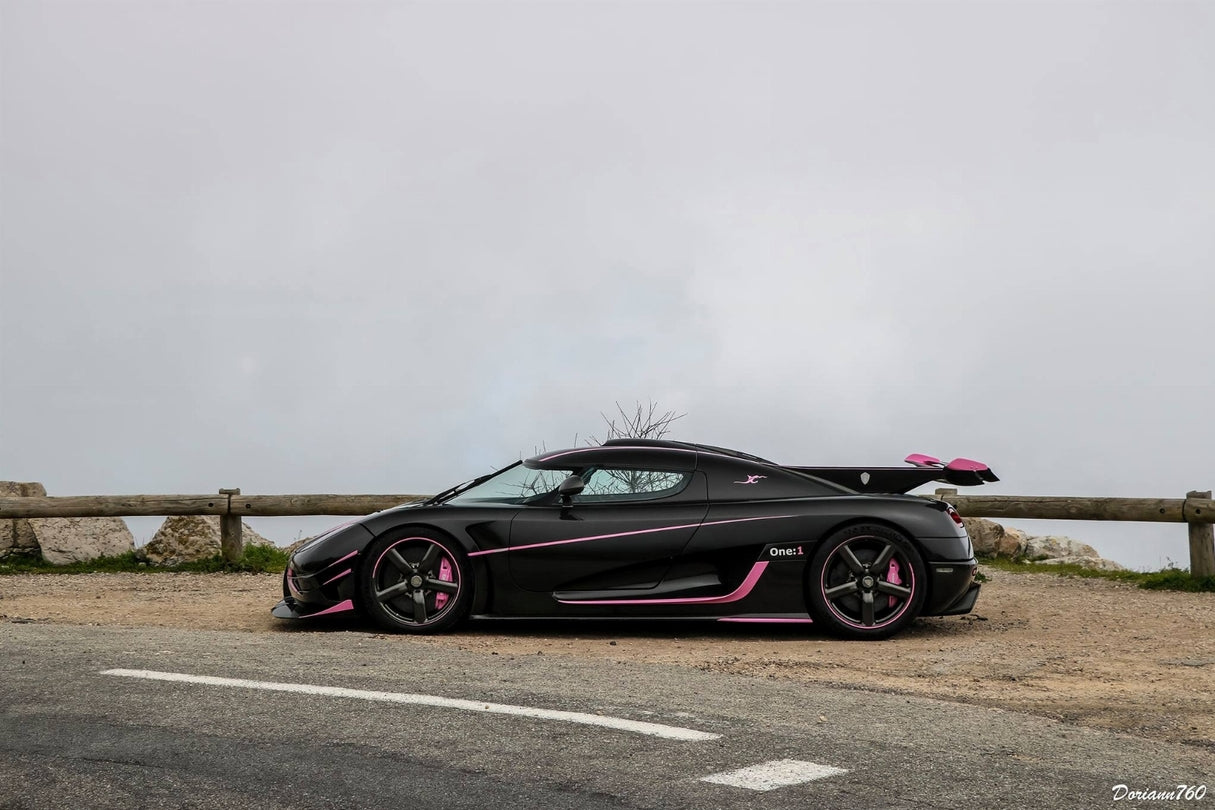 PRE-ORDER VMB 1:18 Koenigsegg One:1 JC (Carbon/Pink) - Exclusive Model
