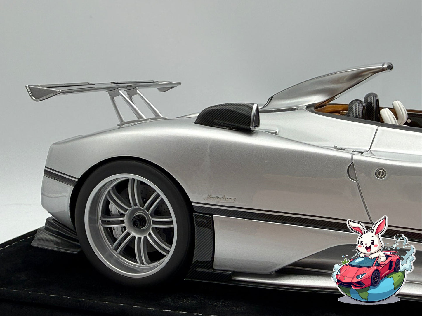 Henson & Heaven 1:18 Pagani Zonda Cinque Roadster (Liquid Silver)