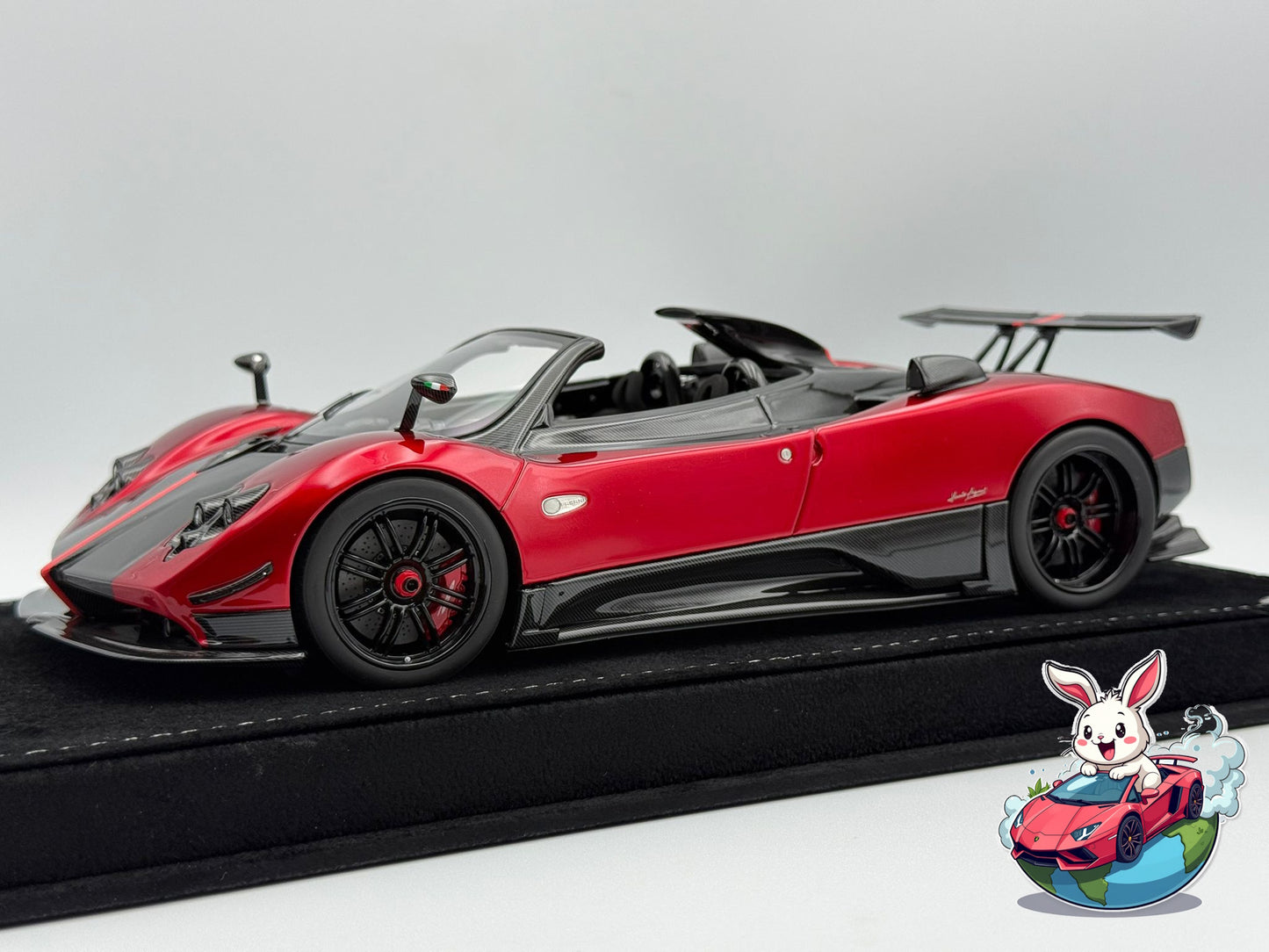 Henson & Heaven 1:18 Pagani Zonda Cinque Roadster (Red/Carbon Fiber)