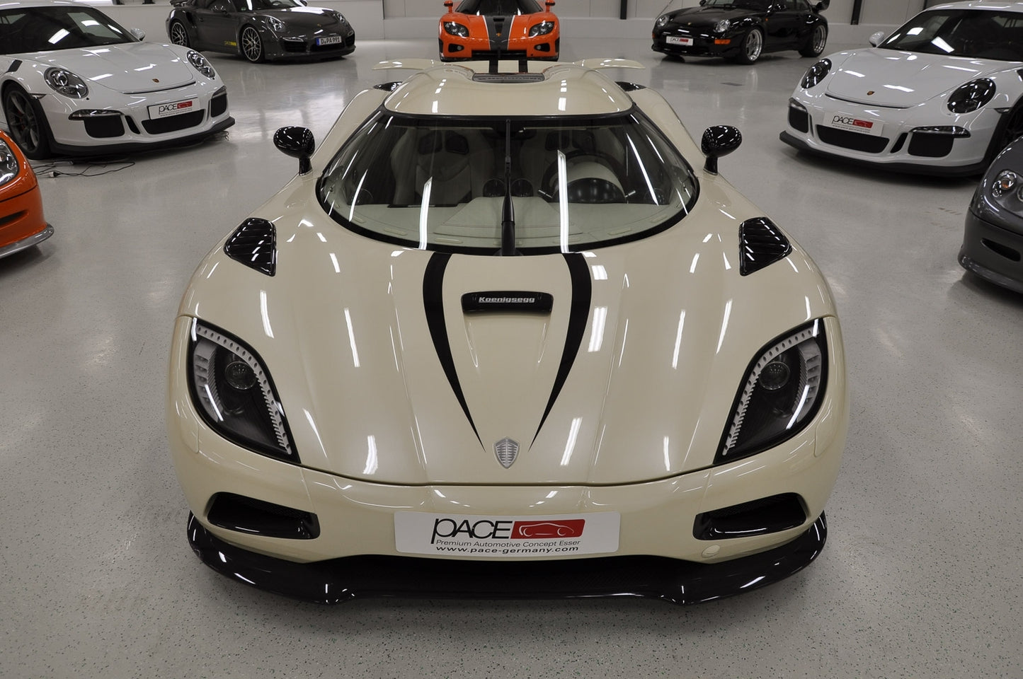 PREORDER VMB x Miniature Planet 1:18 Koenigsegg Agera R (Cream/Purple Carbon)