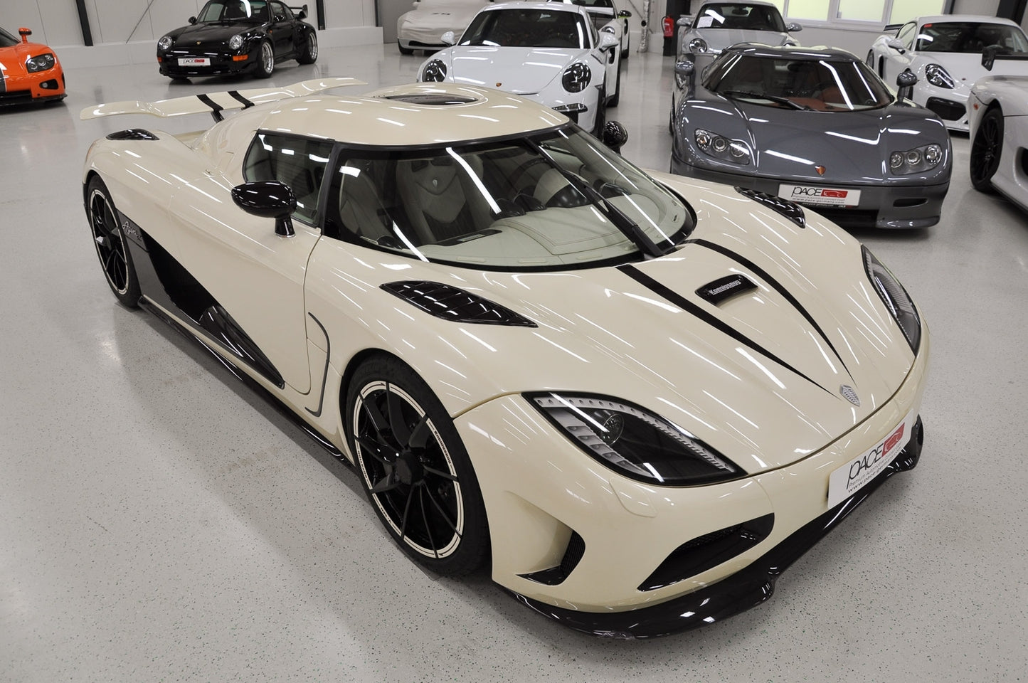 PREORDER VMB x Miniature Planet 1:18 Koenigsegg Agera R (Cream/Purple Carbon)