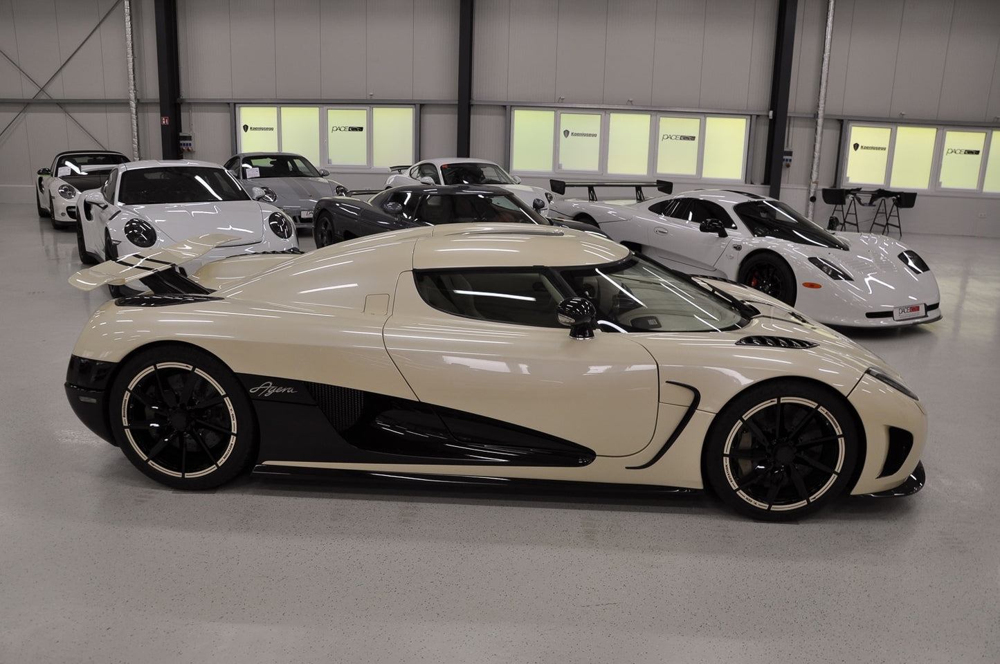 PREORDER VMB x Miniature Planet 1:18 Koenigsegg Agera R (Cream/Purple Carbon)