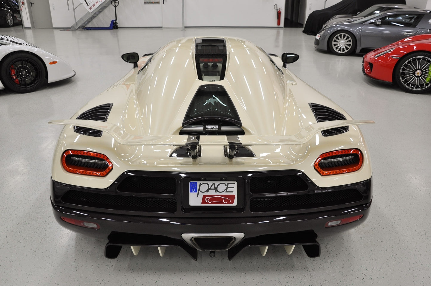 PREORDER VMB x Miniature Planet 1:18 Koenigsegg Agera R (Cream/Purple Carbon)