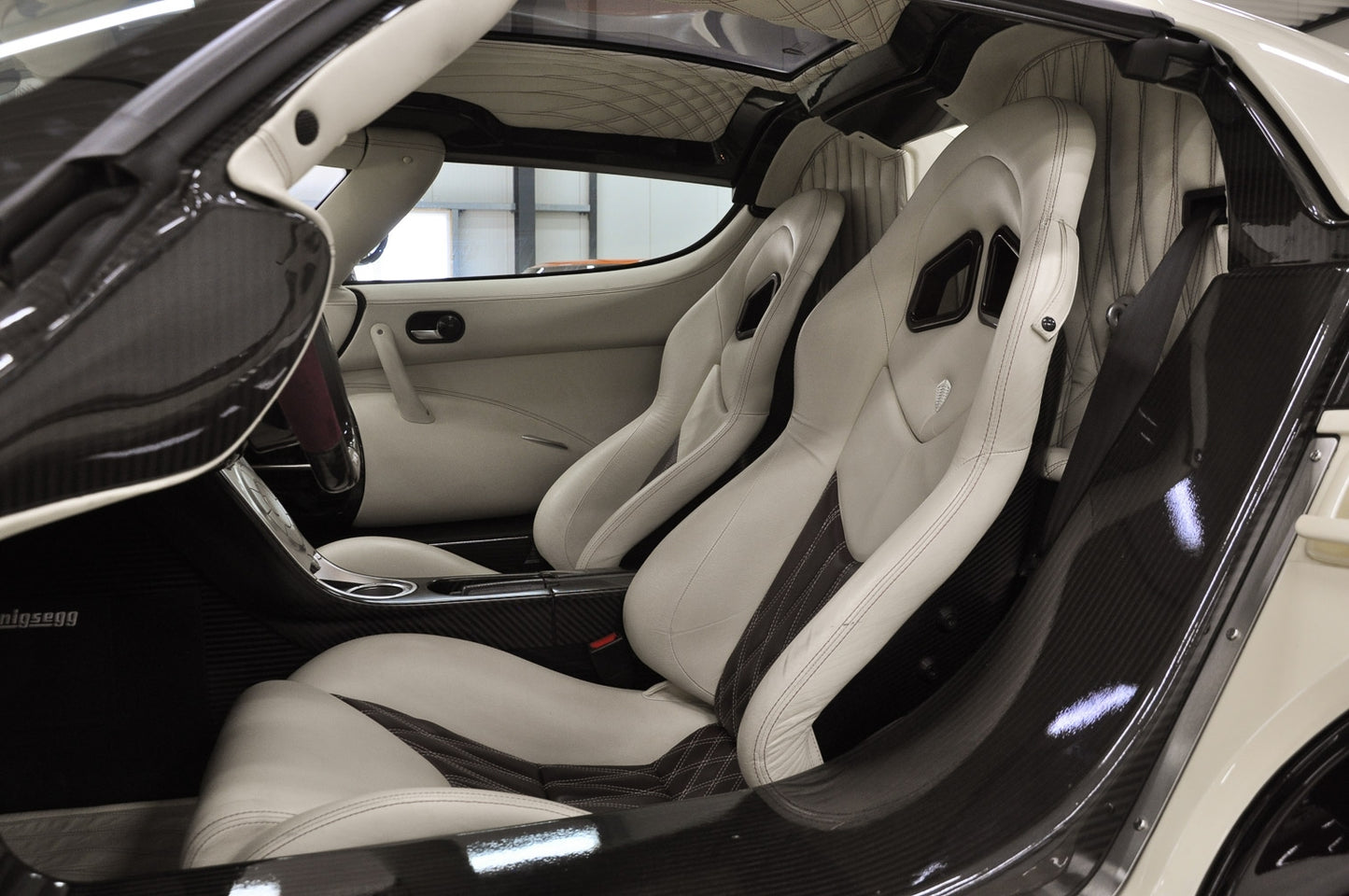 PREORDER VMB x Miniature Planet 1:18 Koenigsegg Agera R (Cream/Purple Carbon)