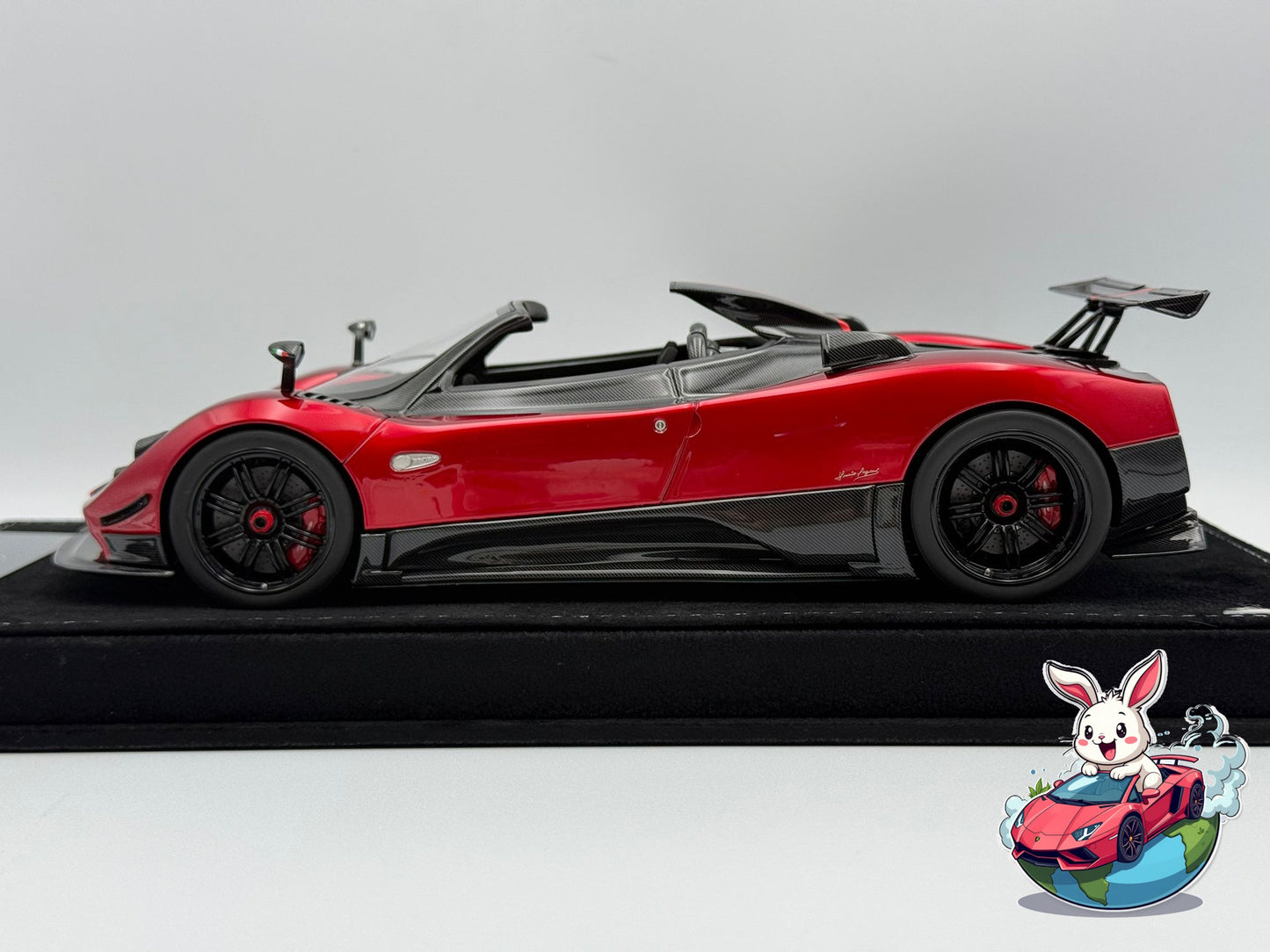 Henson & Heaven 1:18 Pagani Zonda Cinque Roadster (Red/Carbon Fiber)