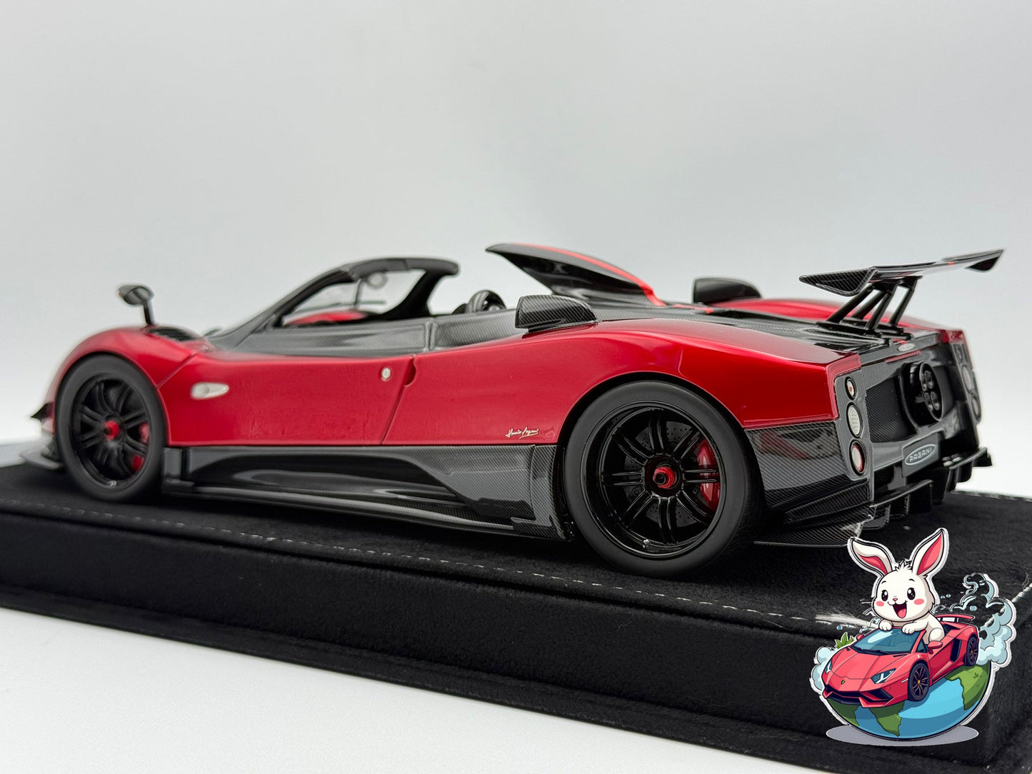 Henson & Heaven 1:18 Pagani Zonda Cinque Roadster (Red/Carbon Fiber)
