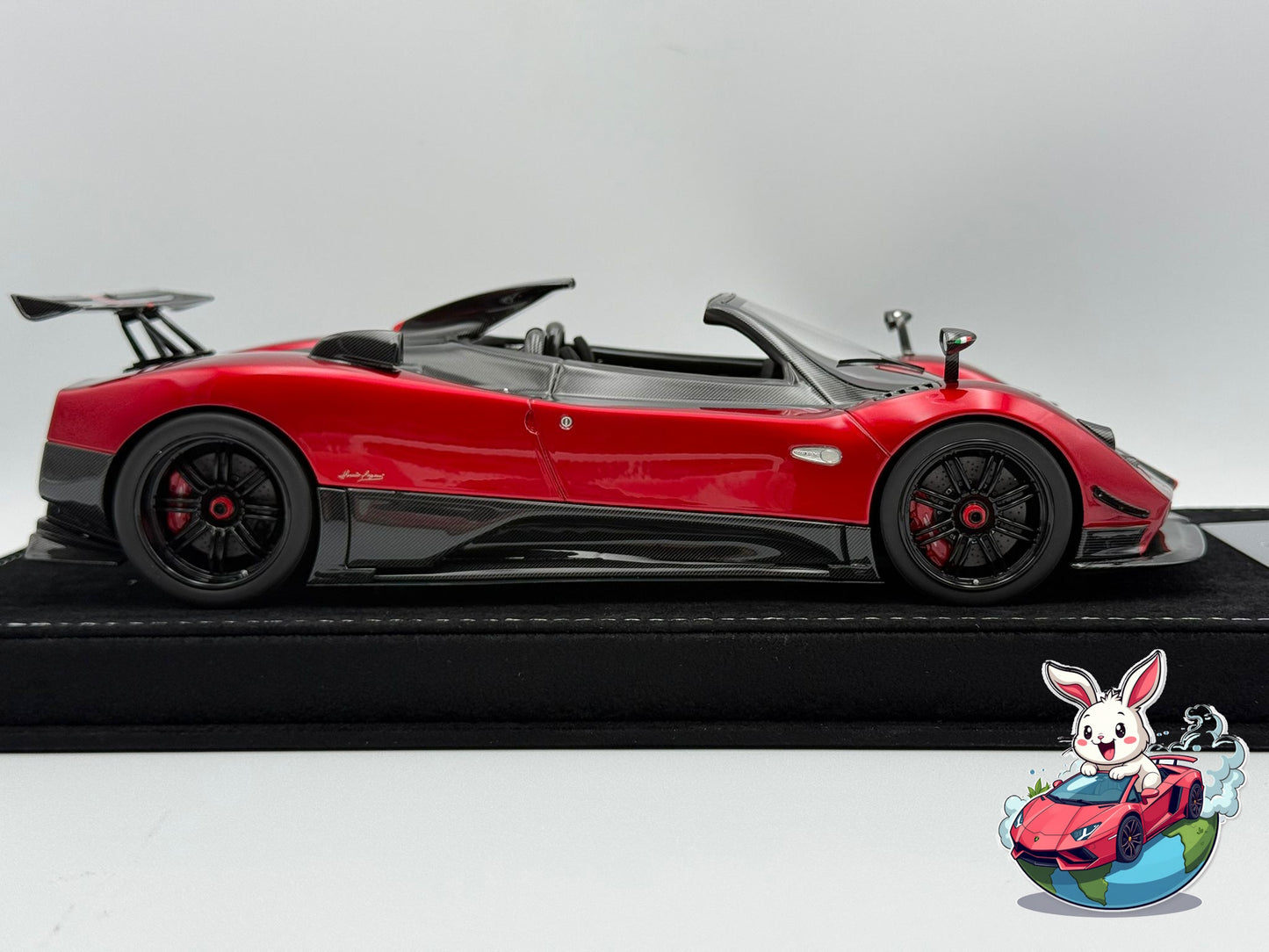 Henson & Heaven 1:18 Pagani Zonda Cinque Roadster (Red/Carbon Fiber)