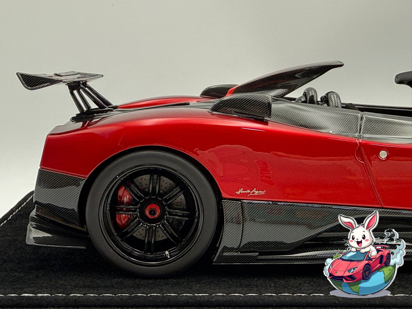 Henson & Heaven 1:18 Pagani Zonda Cinque Roadster (Red/Carbon Fiber)