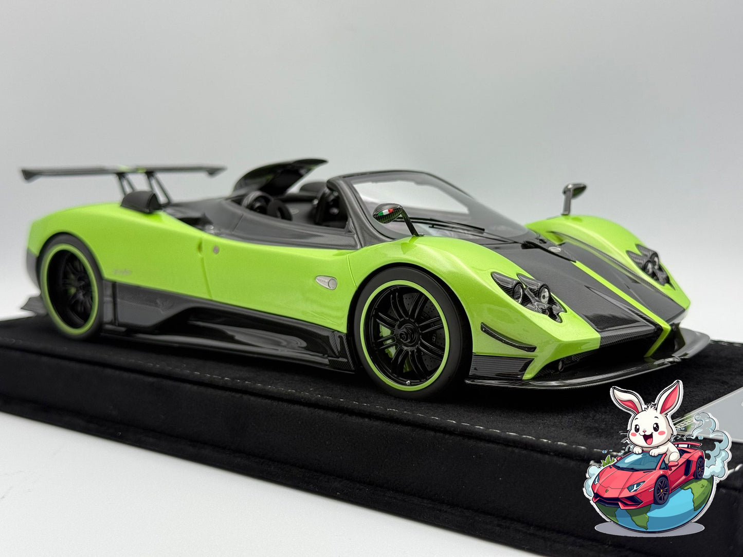 Henson & Heaven 1:18 Pagani Zonda Cinque Roadster (Green/Carbon Fiber)