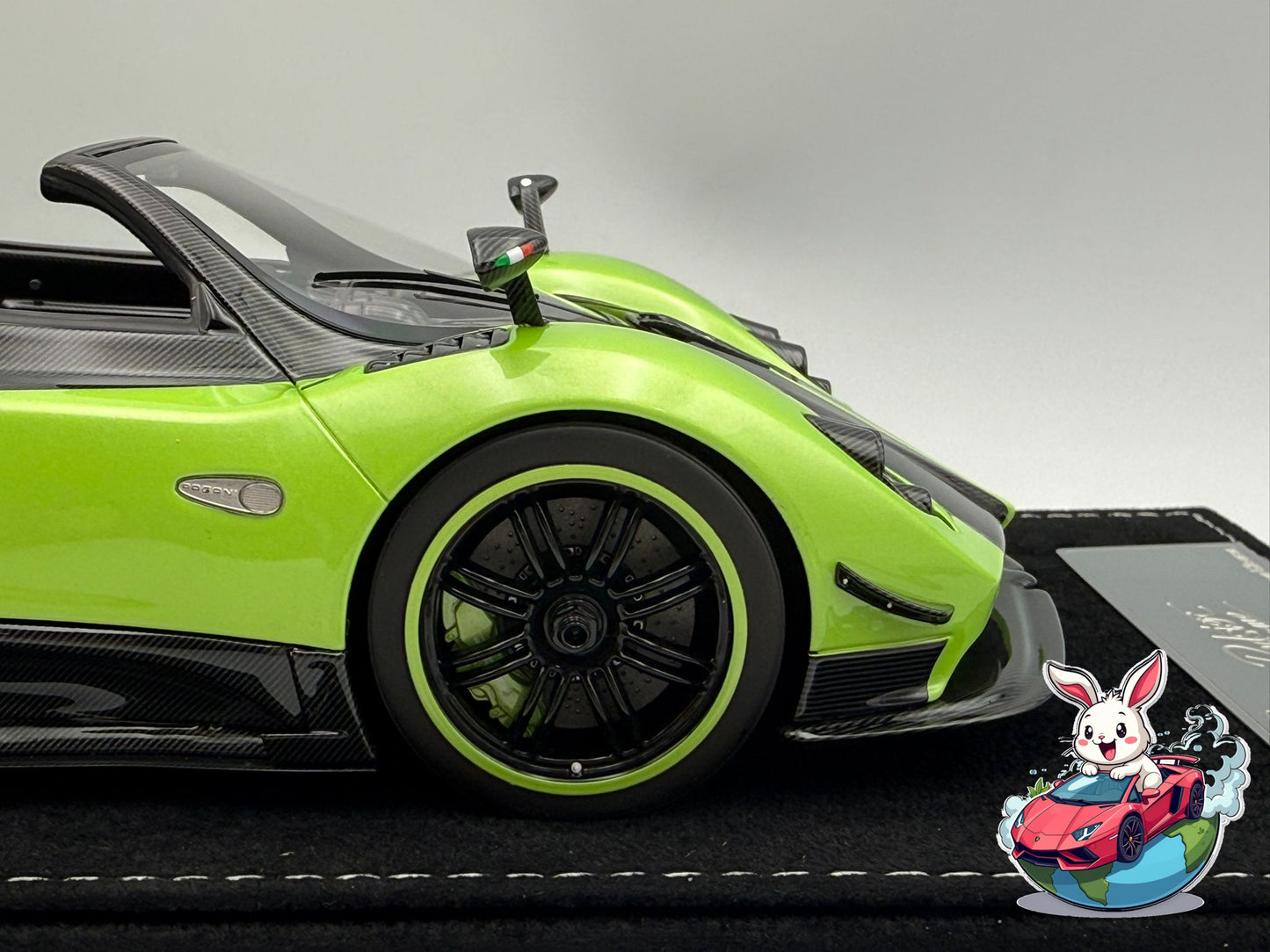Henson & Heaven 1:18 Pagani Zonda Cinque Roadster (Green/Carbon Fiber)