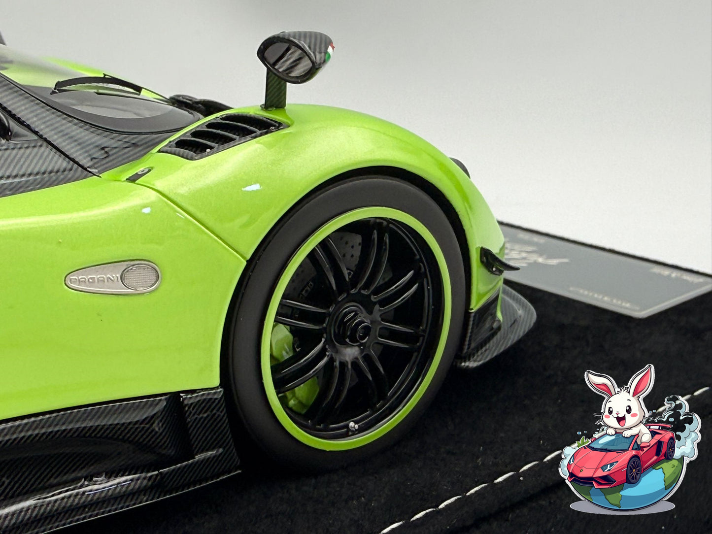Henson & Heaven 1:18 Pagani Zonda Cinque Roadster (Green/Carbon Fiber)
