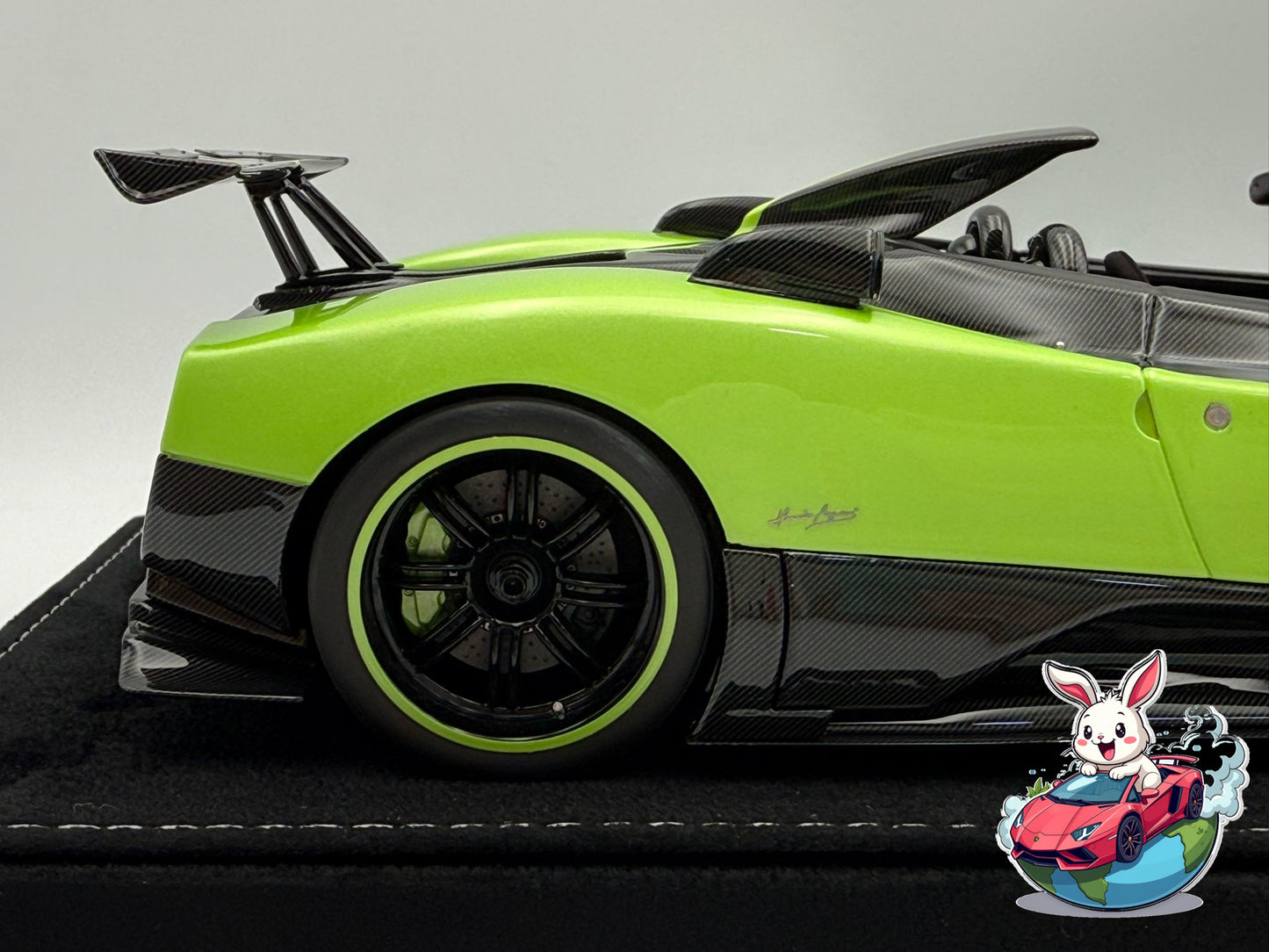 Henson & Heaven 1:18 Pagani Zonda Cinque Roadster (Green/Carbon Fiber)