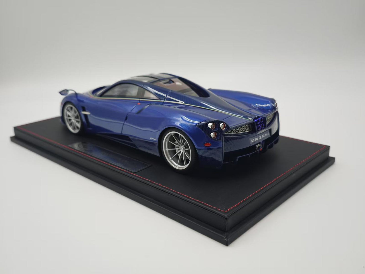 [PRE-ORDER] GL Models 1:18 Pagani Huayra (Blue Carbon)