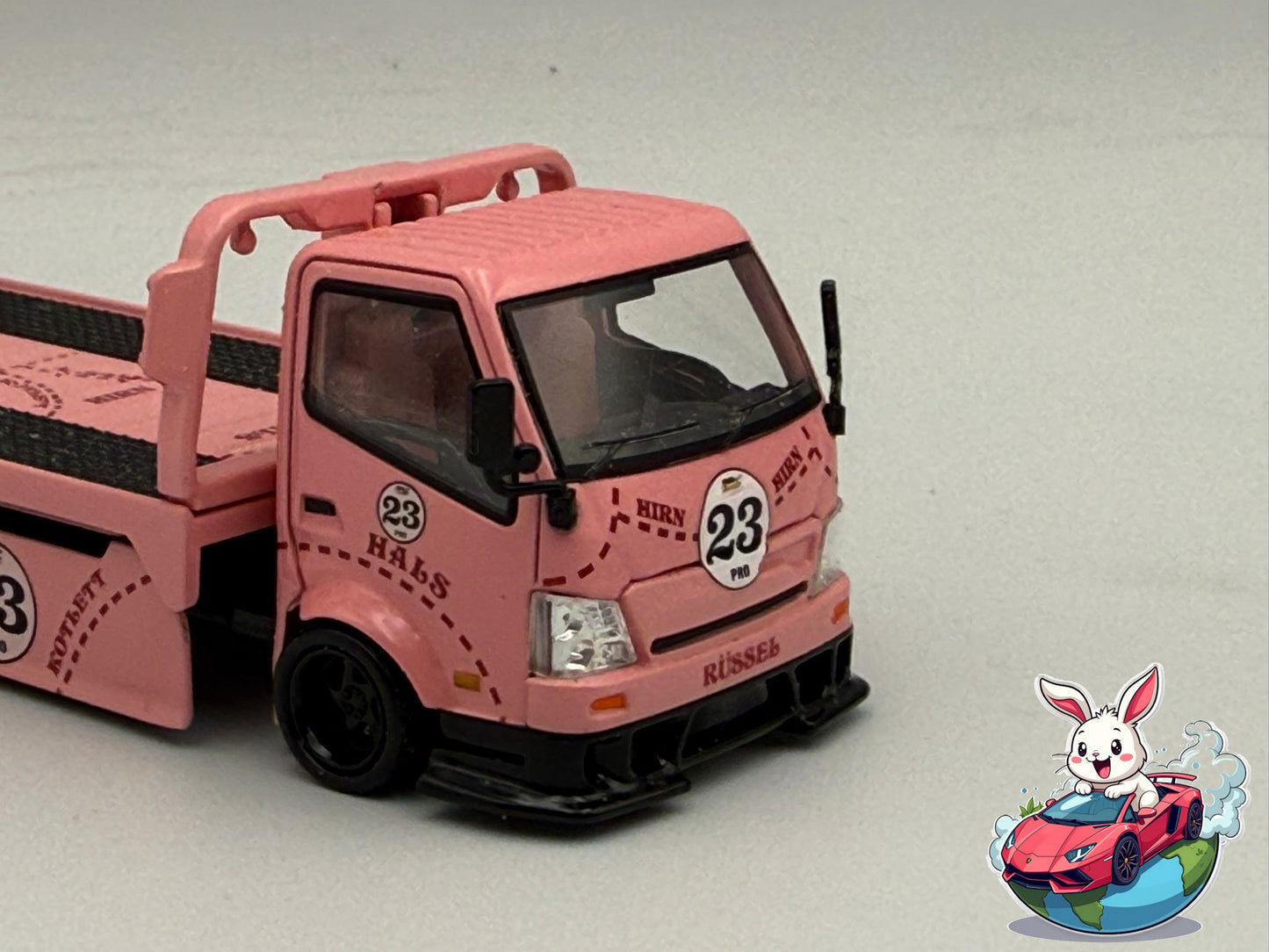 Cool Car 1:64 Hino H300 ‘Pink Pig’
