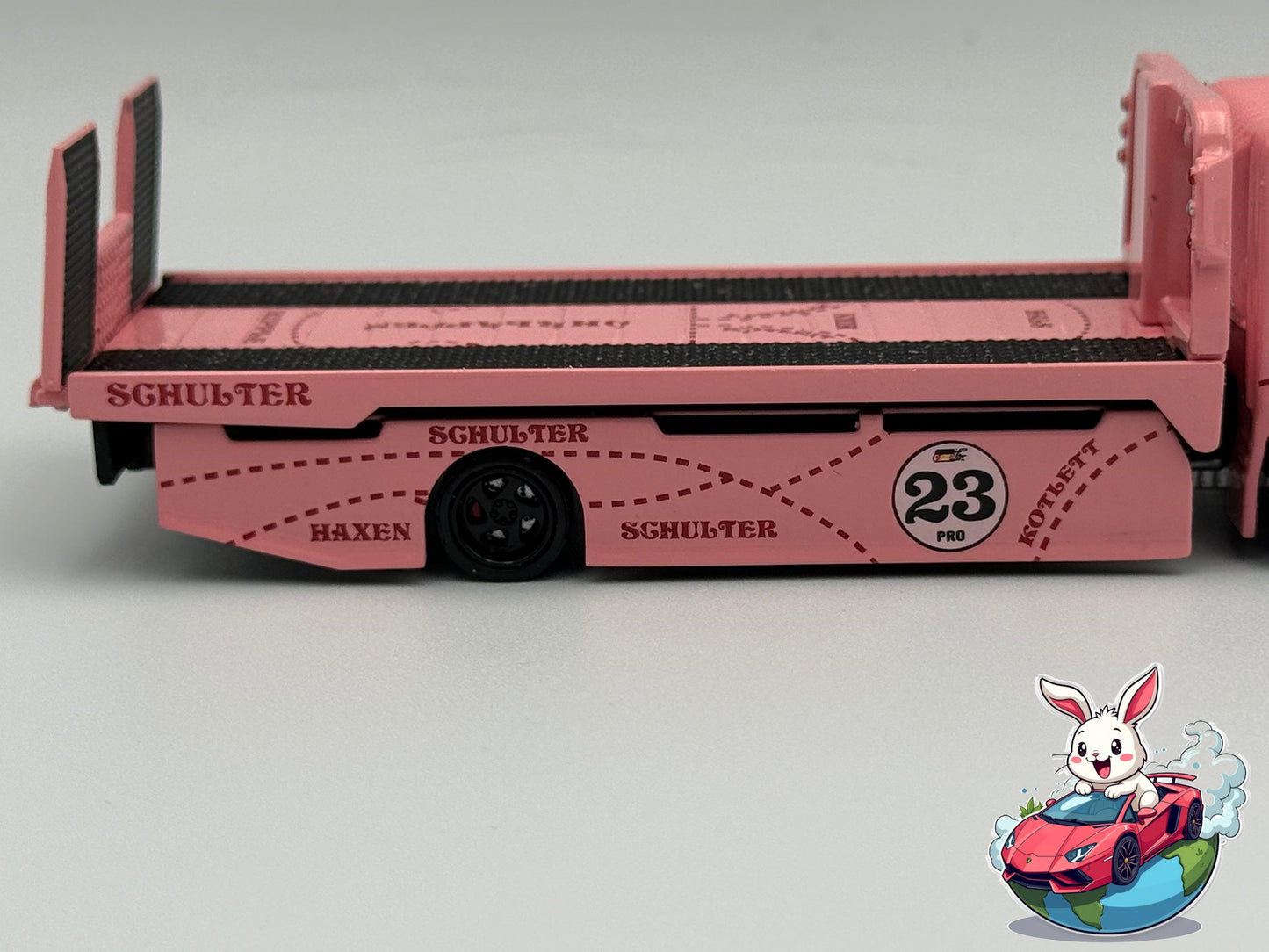 Cool Car 1:64 Hino H300 ‘Pink Pig’