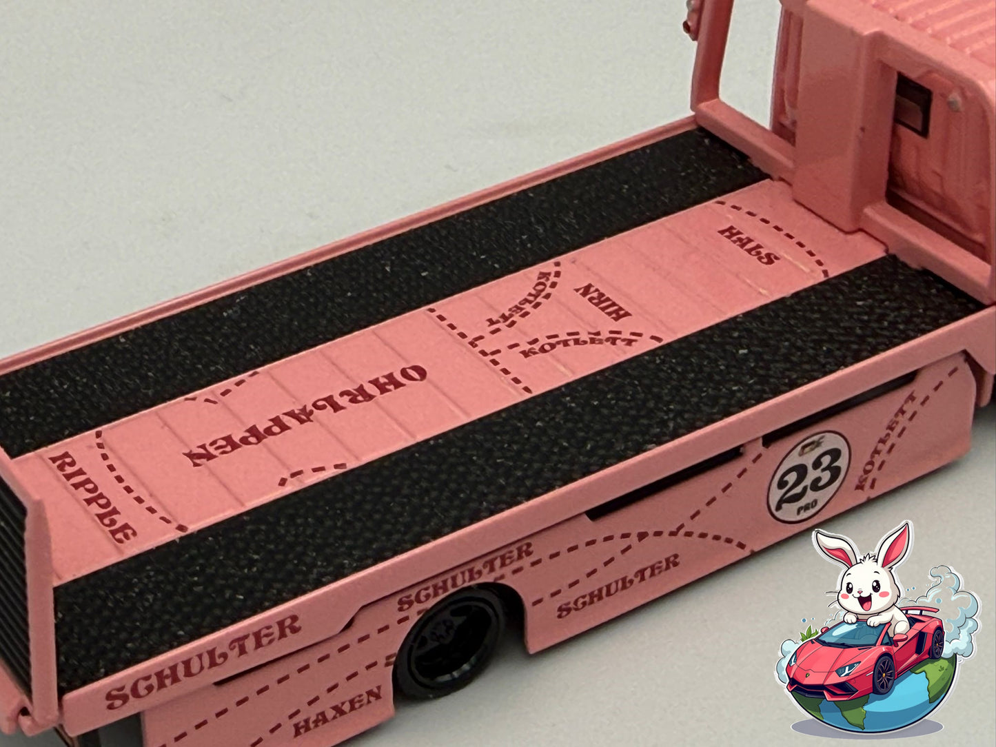Cool Car 1:64 Hino H300 ‘Pink Pig’
