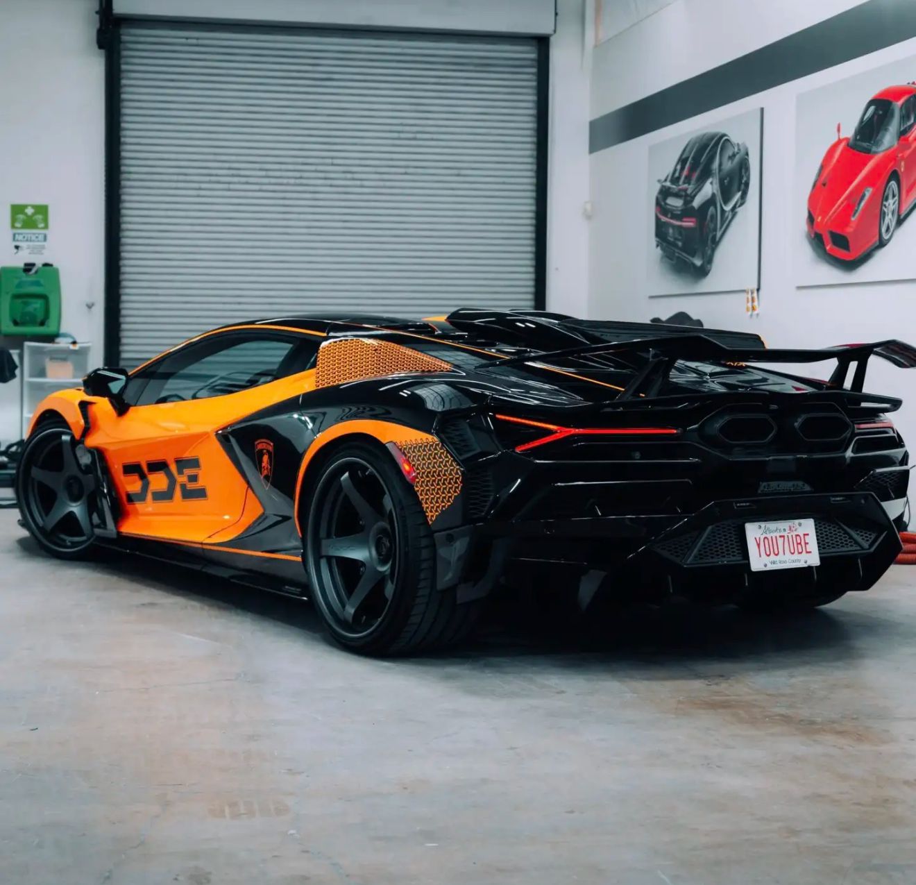 PREORDER 1:18 Lamborghini Revuelto (DDE)