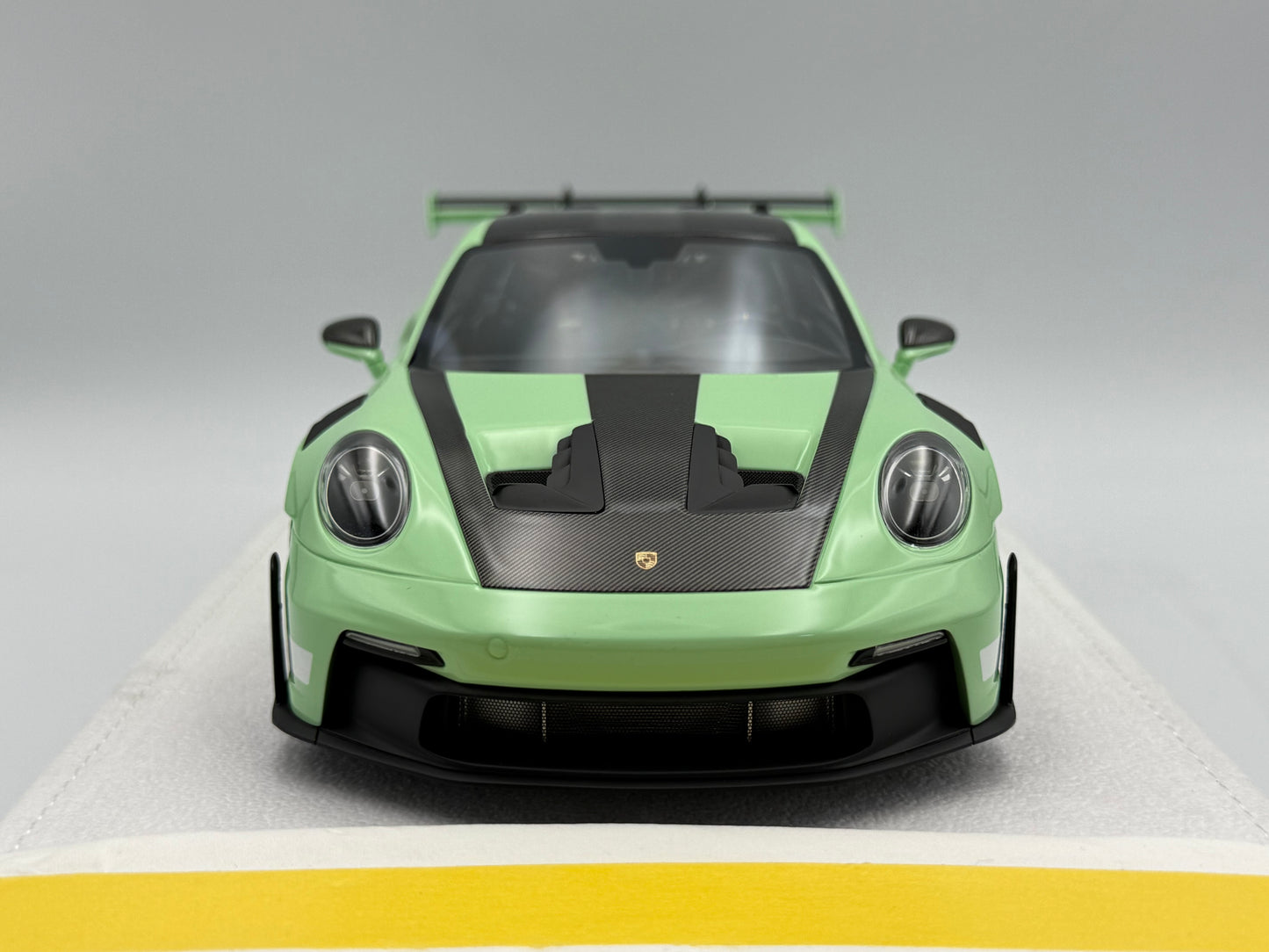 Fuelme Models 1:18 Porsche 992 GT3 RS Weissach Package (Avocado Green)