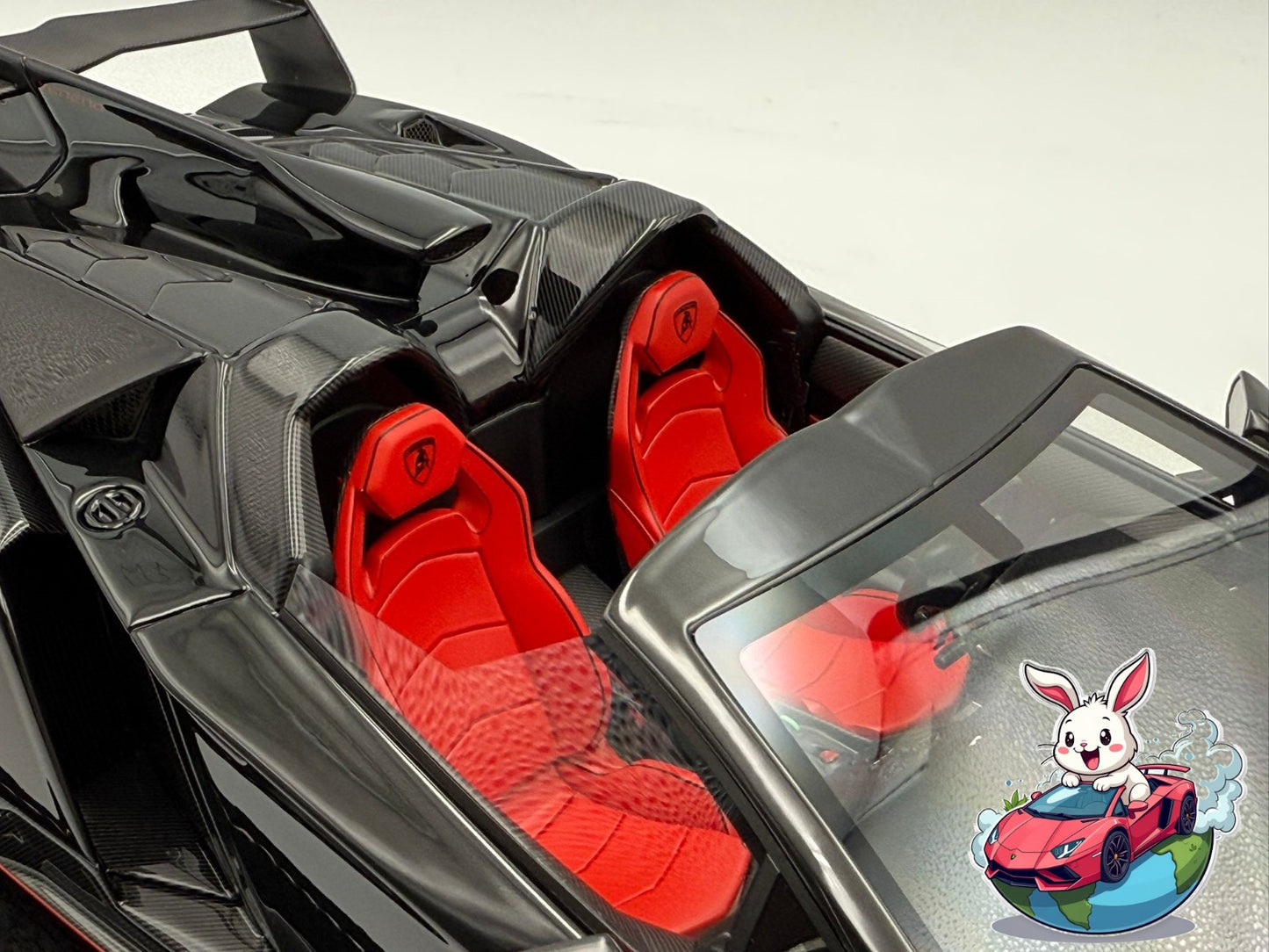 Henson & Heaven 1:18 Lamborghini Veneno Roadster (Diamond Black)