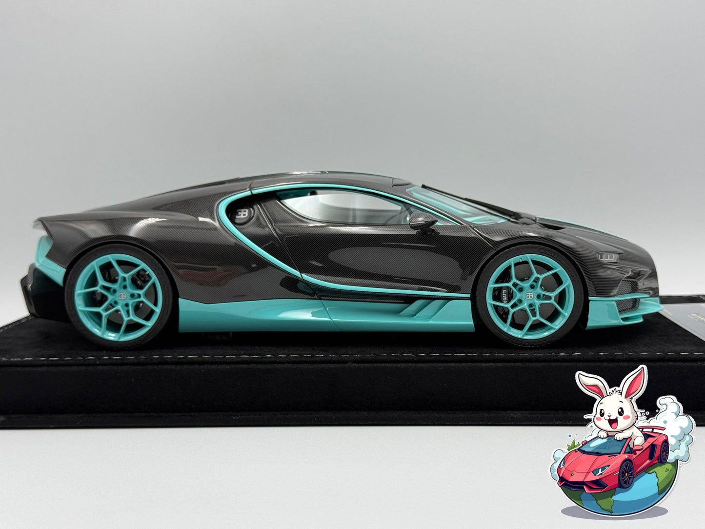 Henson & Heaven 1:18 Bugatti Tourbillon (Black Carbon/Tiffany)