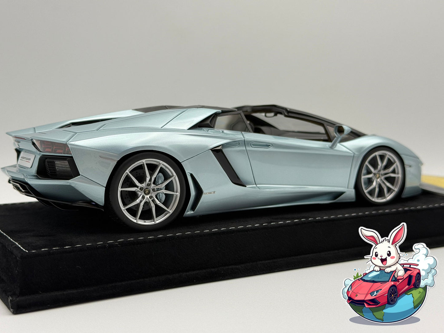 Henson & Heaven 1:18 Lamborghini Aventador LP700-4 Roadster (Azzurro Thetys)